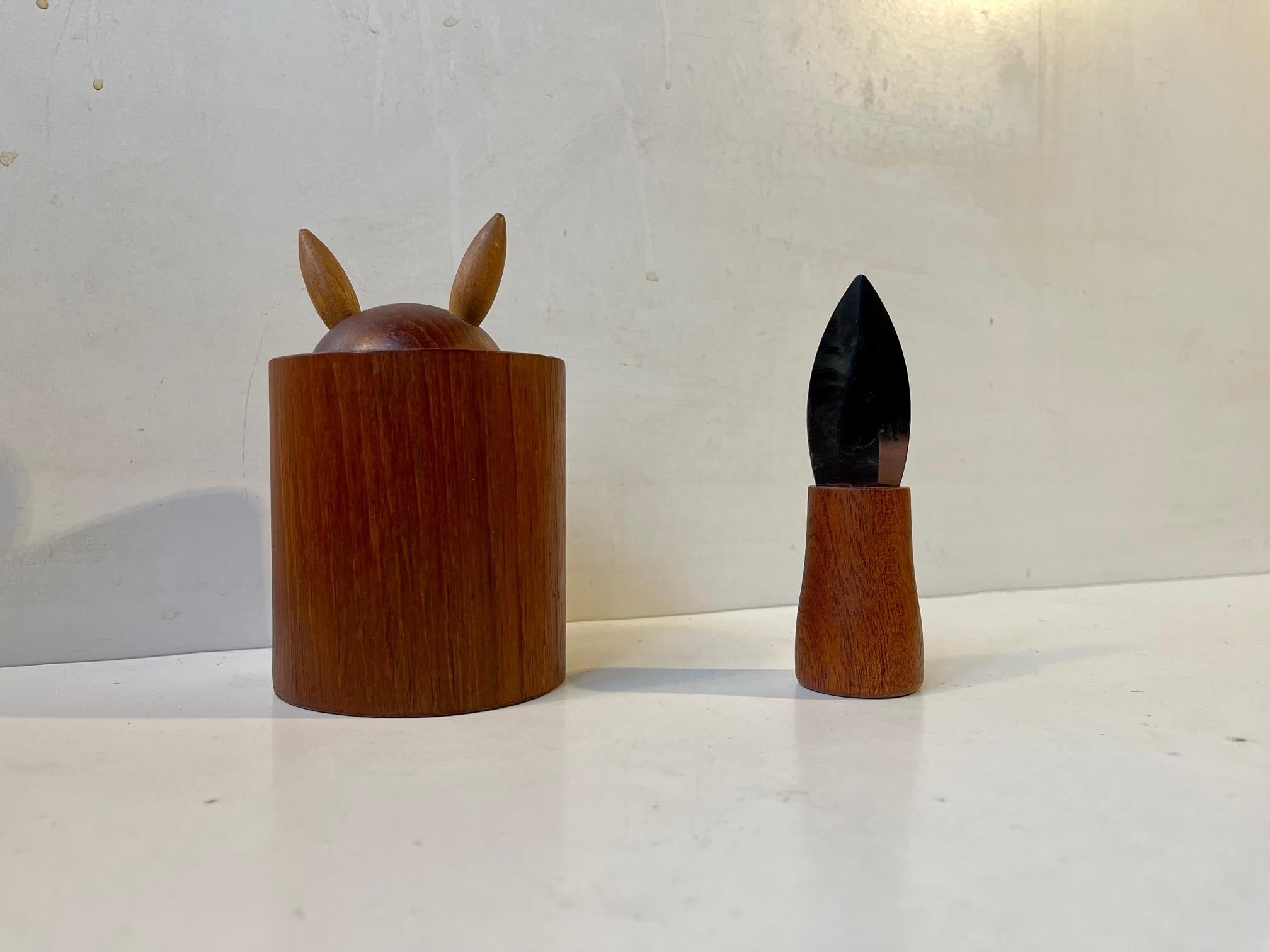 Curious group of 3 desk accessories consisting of a teak pencil holder, a viking brush for your key board and a teak letter opener. The viking brush is designed and made by Hans Bølling. The price is for the set of 3. Measurements: H: 9, 12.5 and