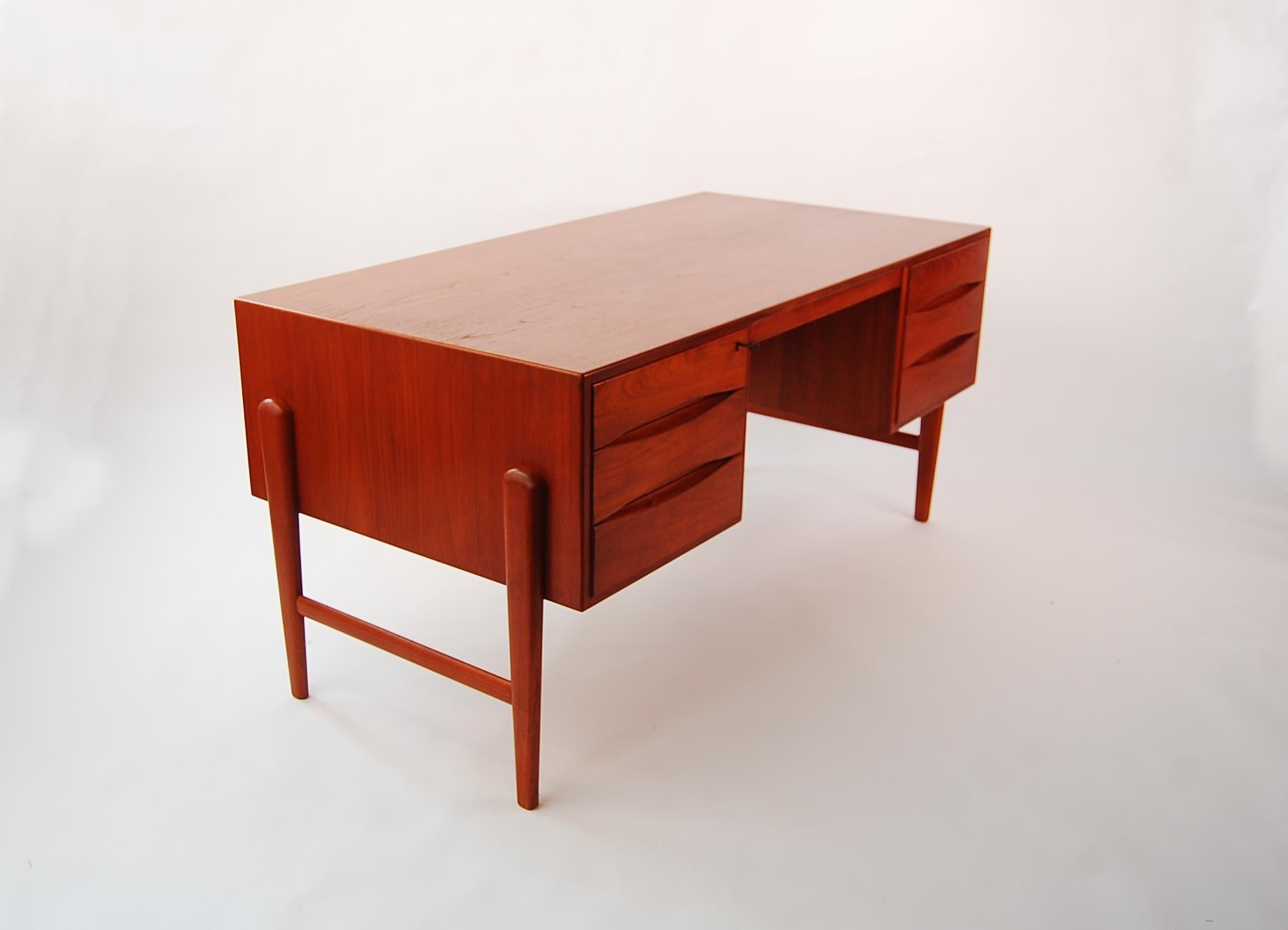 Danish Modern Desk with Built-In Bookcase Attributed to Arne Vodder In Excellent Condition In Providence, RI