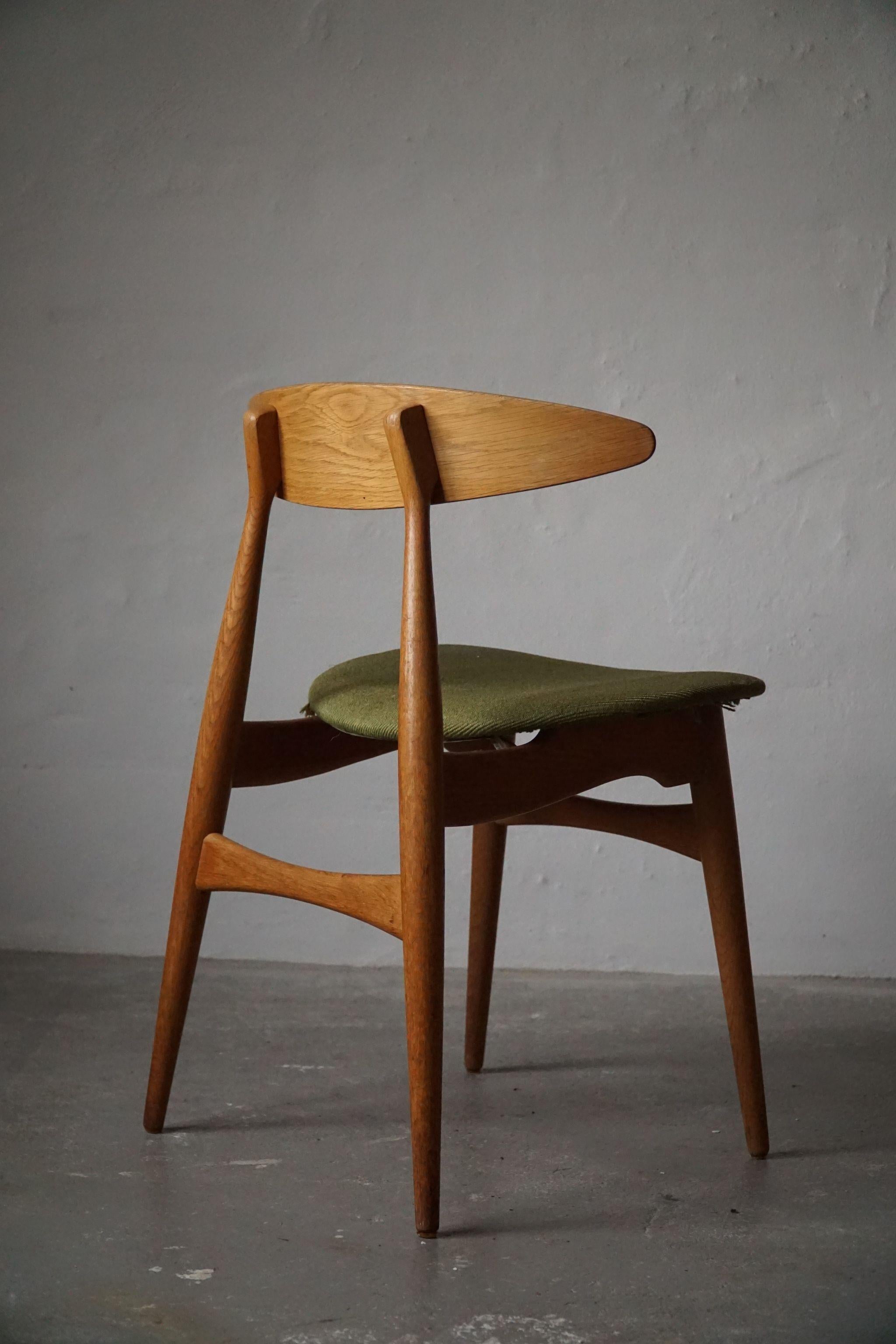 Danish Modern Dining Chair in Oak by Hans J. Wegner, Model CH33, 1960s 4