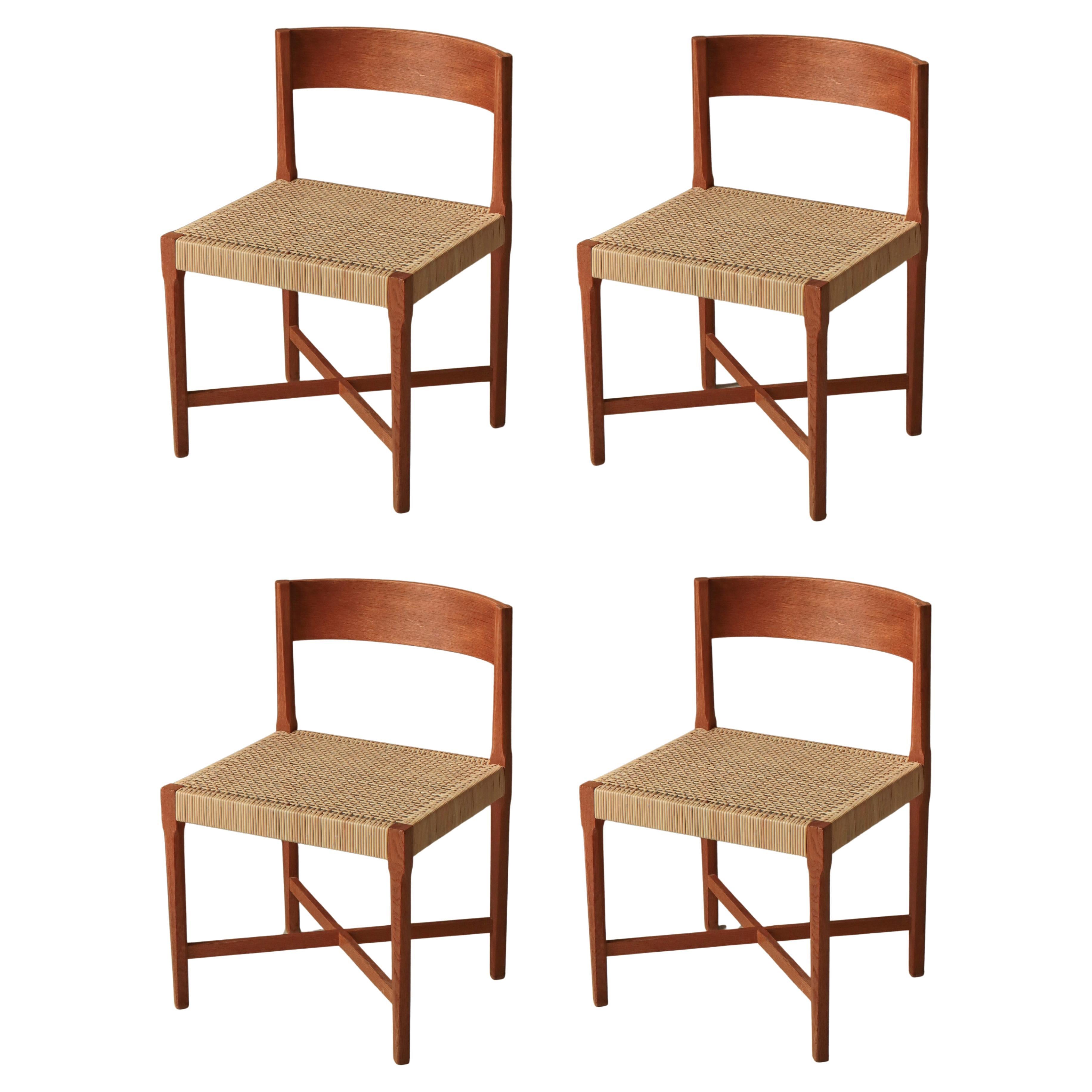 Moderne dänische Esszimmerstühle von Ilse 
Ove Six, Eichenholz und Rattanrohr, 1960er Jahre im Angebot