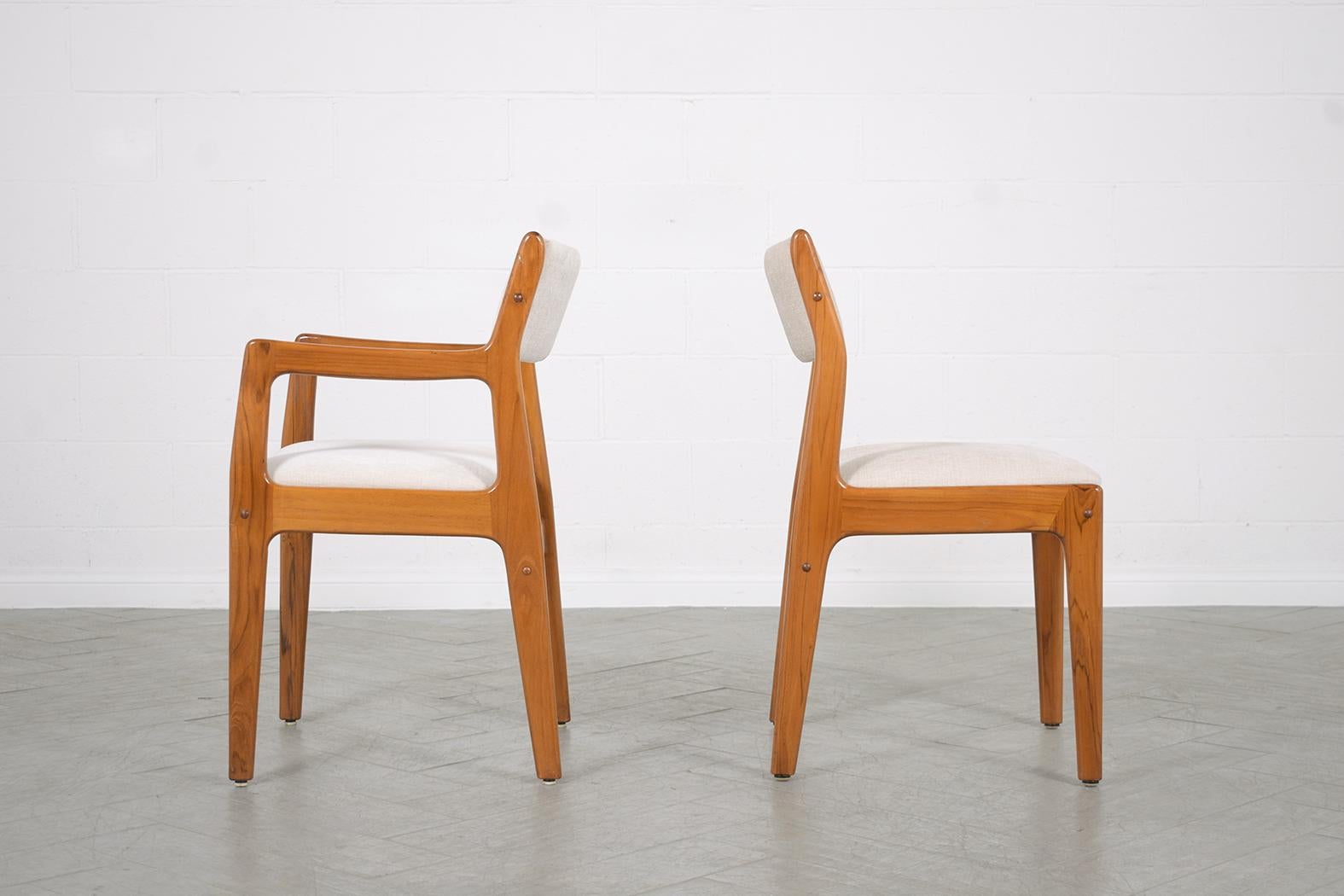 Set of Eight Mid-Century Modern Danish Teak Dining Chairs 3