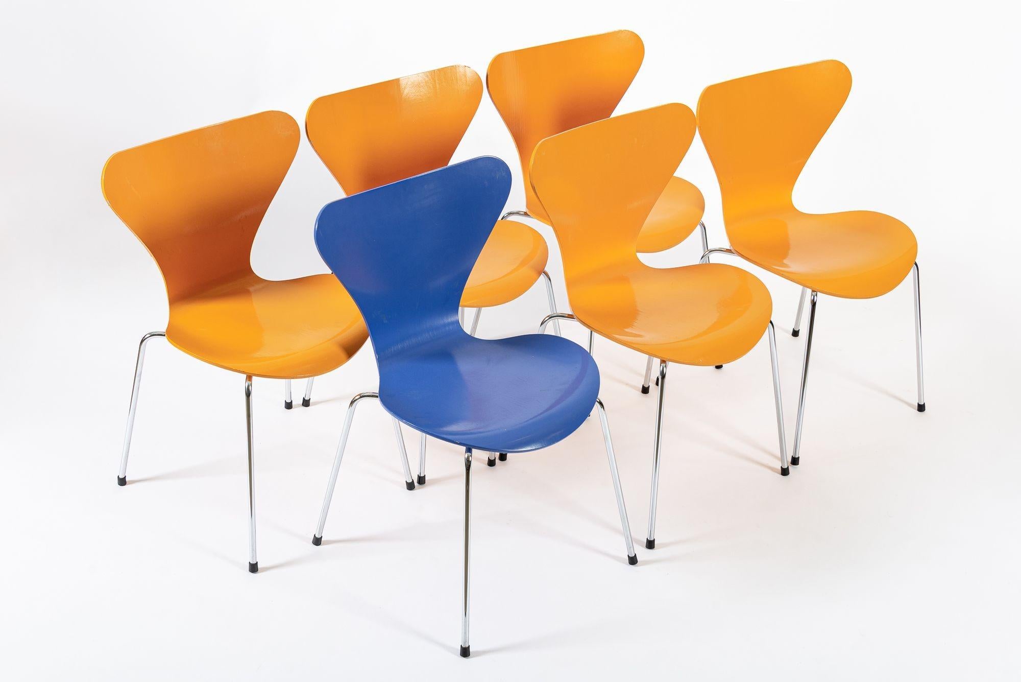 Danish Modern Dining Chairs Series 7 by Arne Jacobsen for Fritz Hansen For Sale 5