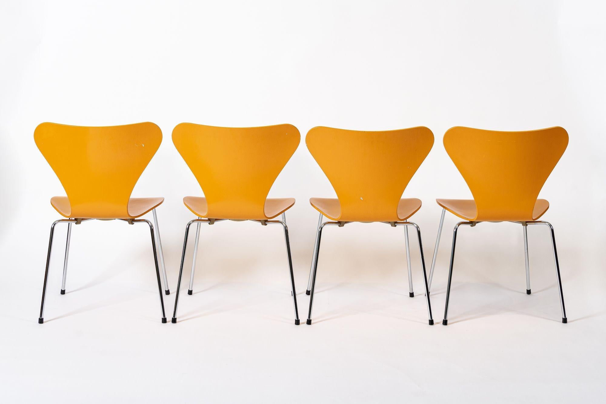 Dänische moderne Esszimmerstühle Serie 7 von Arne Jacobsen für Fritz Hansen (Moderne der Mitte des Jahrhunderts) im Angebot