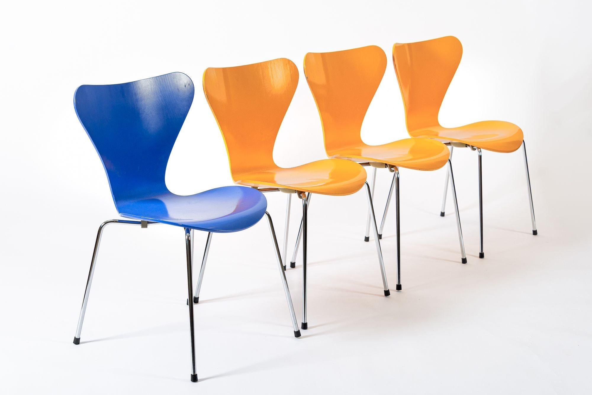 Mid-Century Modern Danish Modern Dining Chairs Series 7 by Arne Jacobsen for Fritz Hansen For Sale