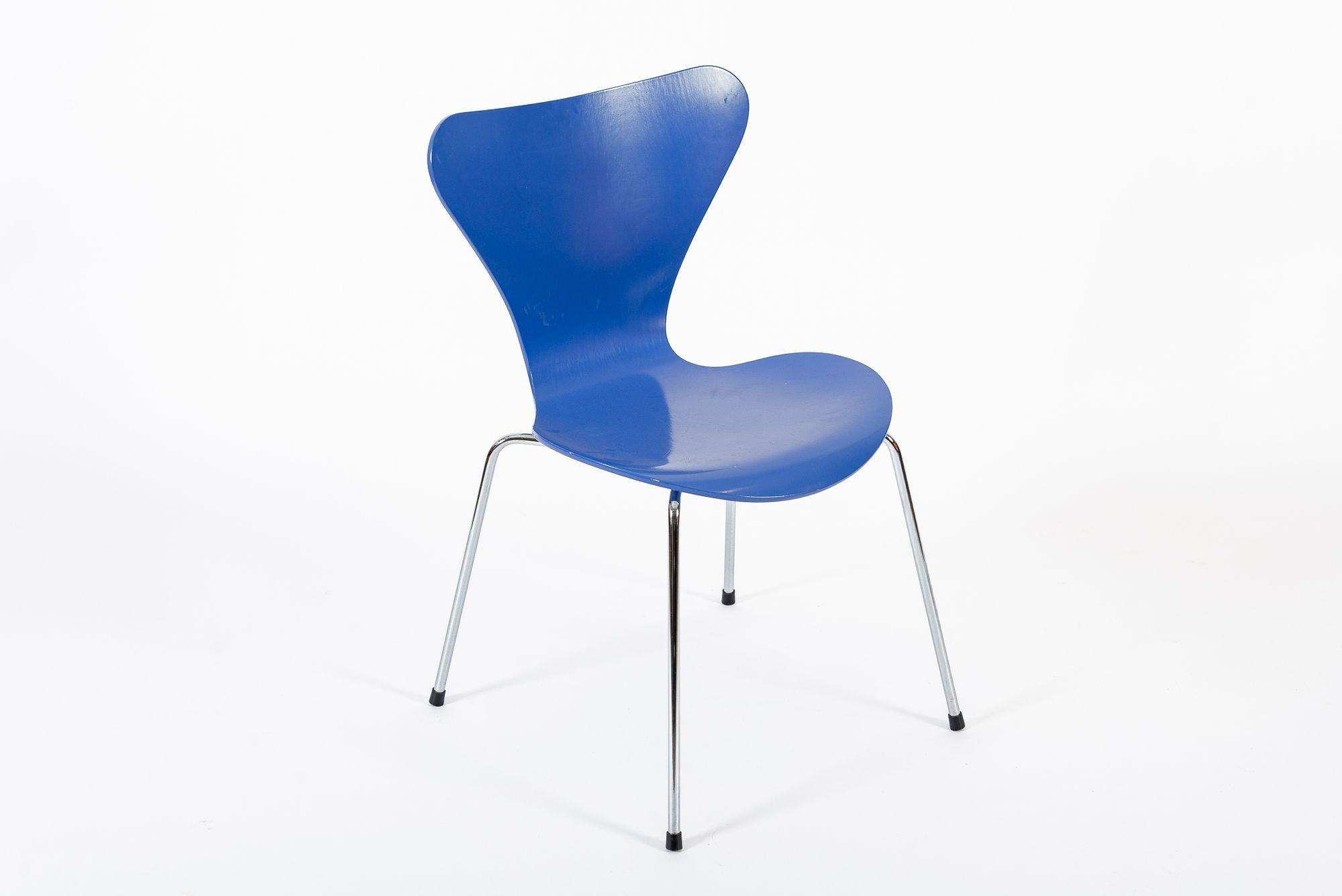 Steel Danish Modern Dining Chairs Series 7 by Arne Jacobsen for Fritz Hansen For Sale