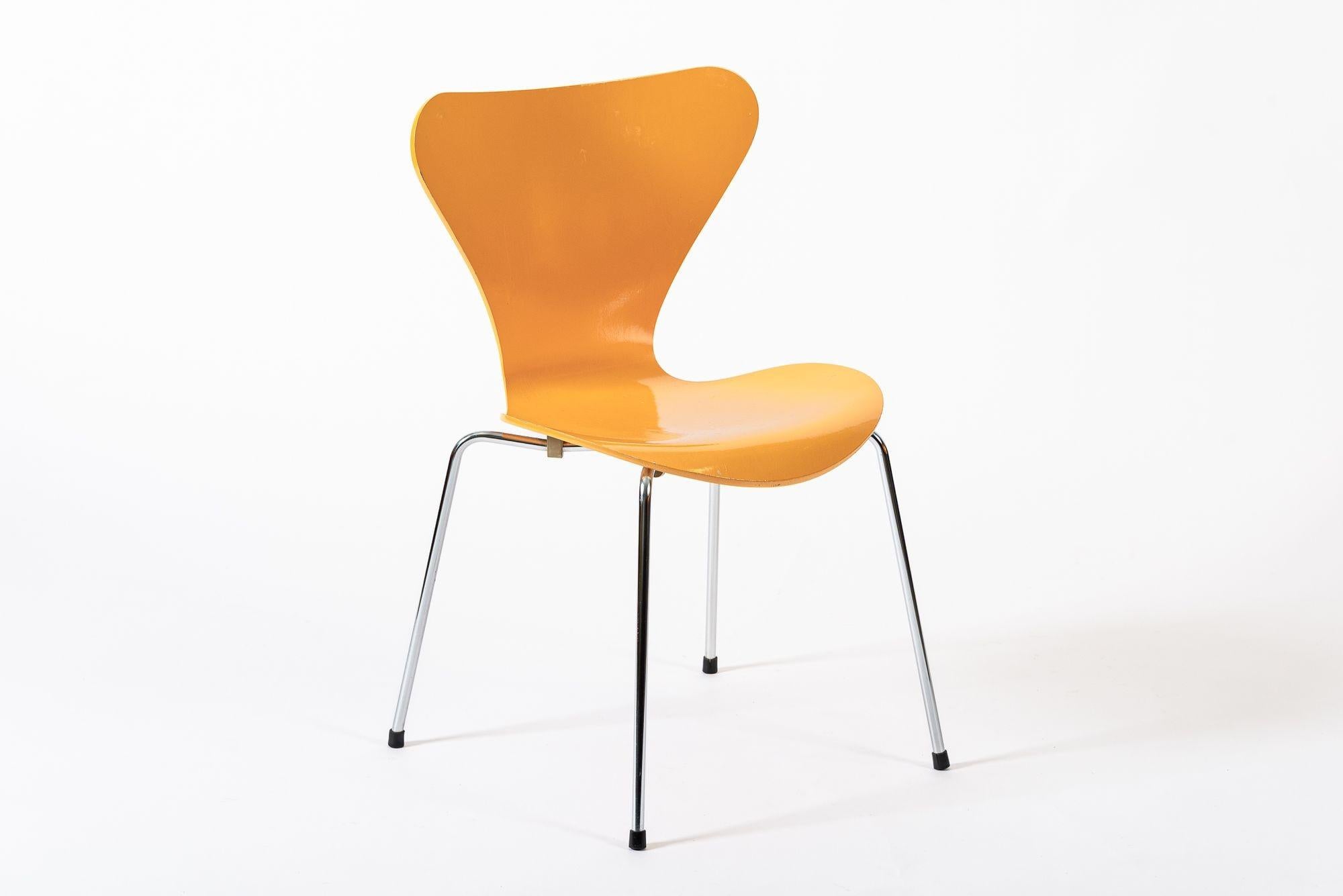 Danish Modern Dining Chairs Series 7 by Arne Jacobsen for Fritz Hansen For Sale 2