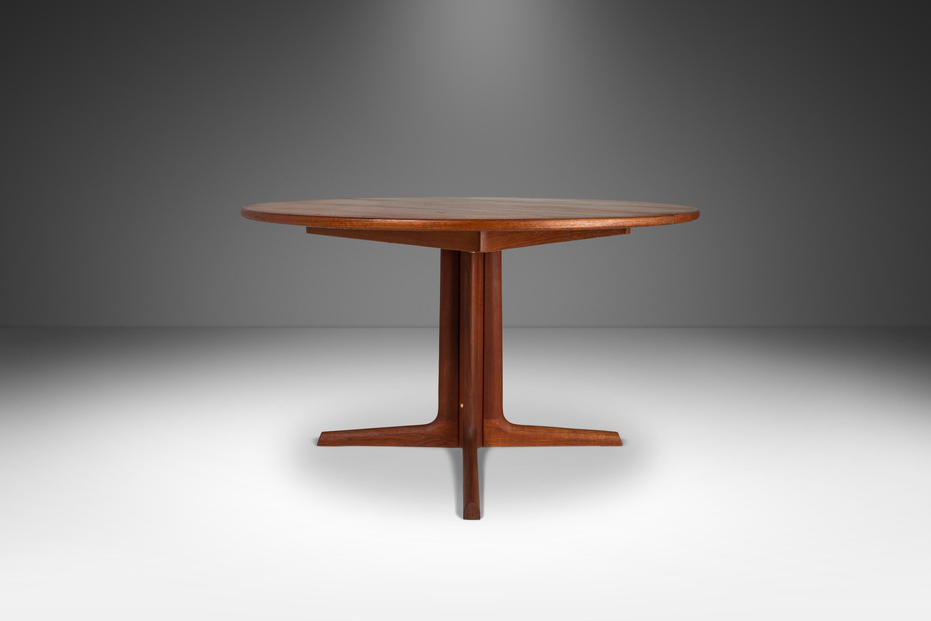 Danish Modern Dining Table in Teak Pedestal Base by Gudme Mobelfabrik