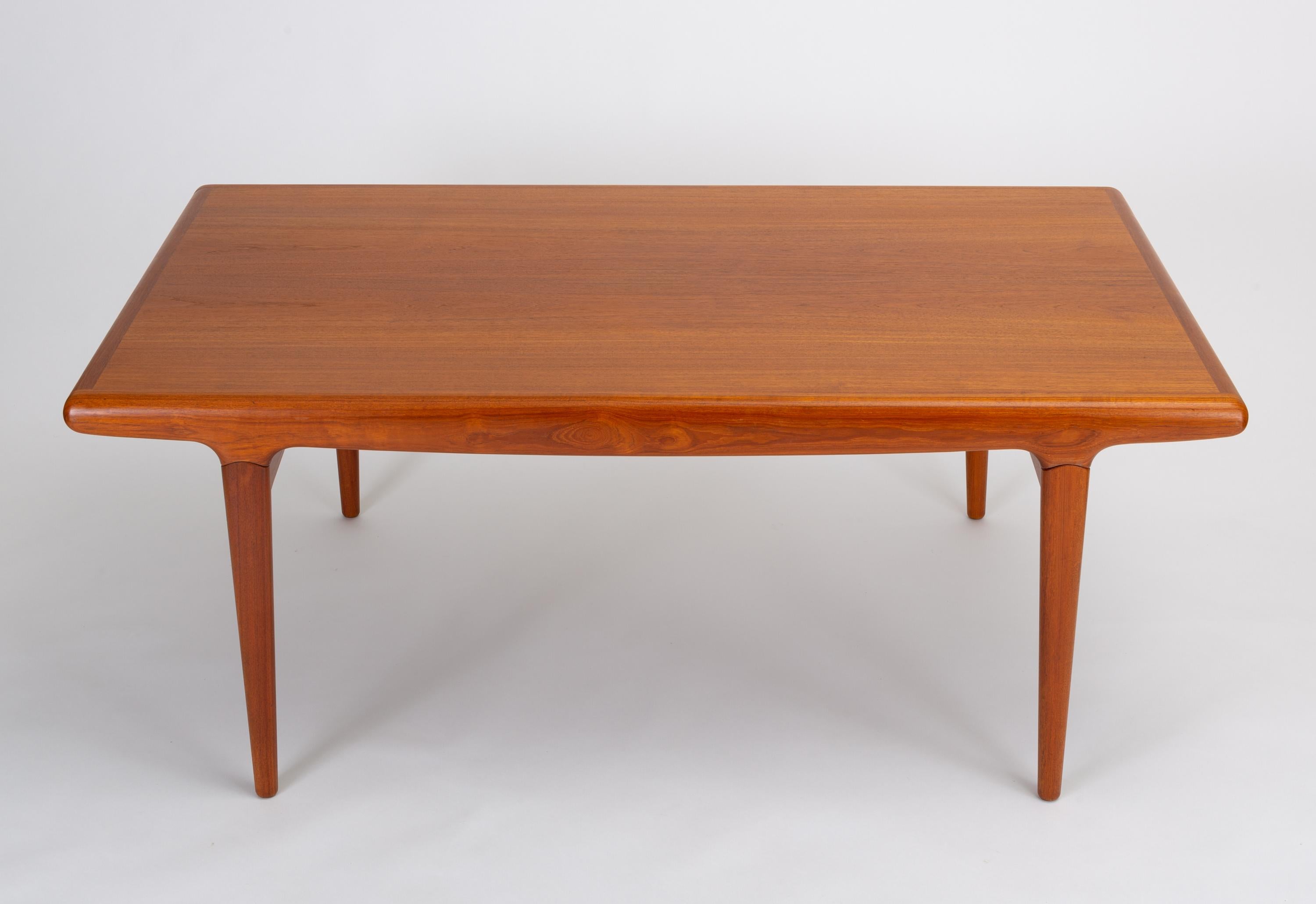 Danish Modern Dining Table with Leaves by Johannes Andersen for Uldum In Good Condition In Los Angeles, CA