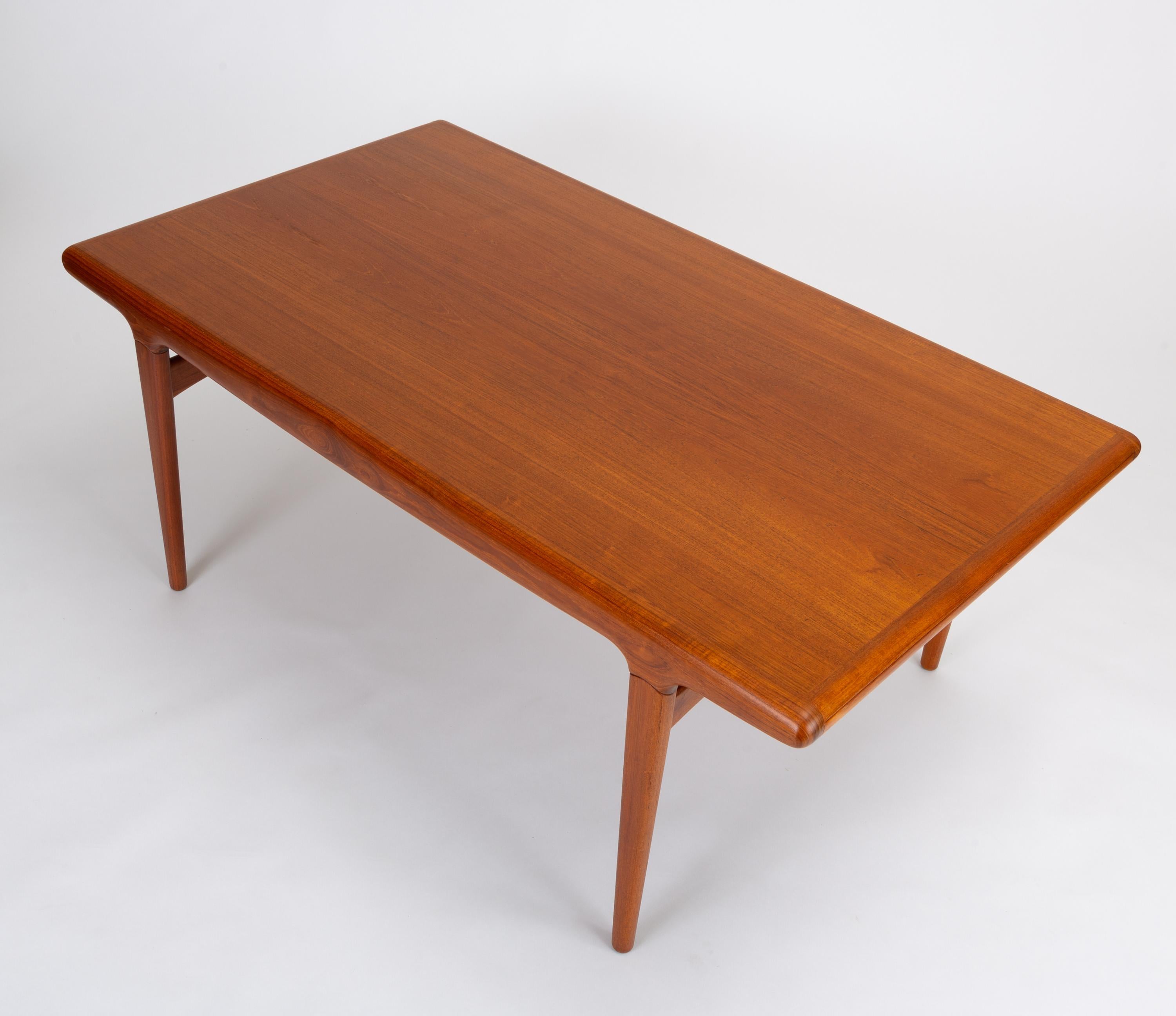 20th Century Danish Modern Dining Table with Leaves by Johannes Andersen for Uldum