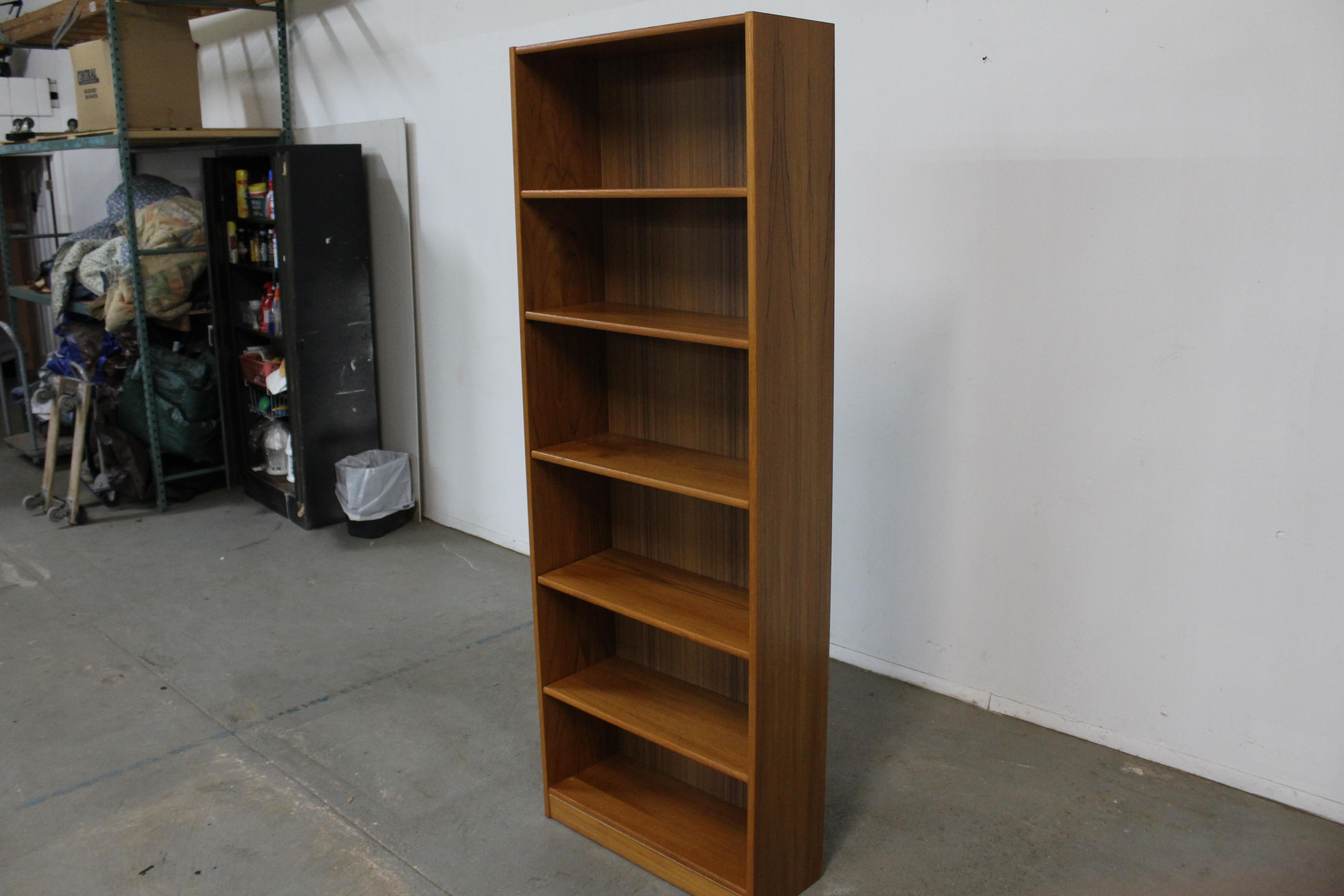 Danish Modern Domino Mobler Teak Tall Bookcase In Good Condition In Wilmington, DE