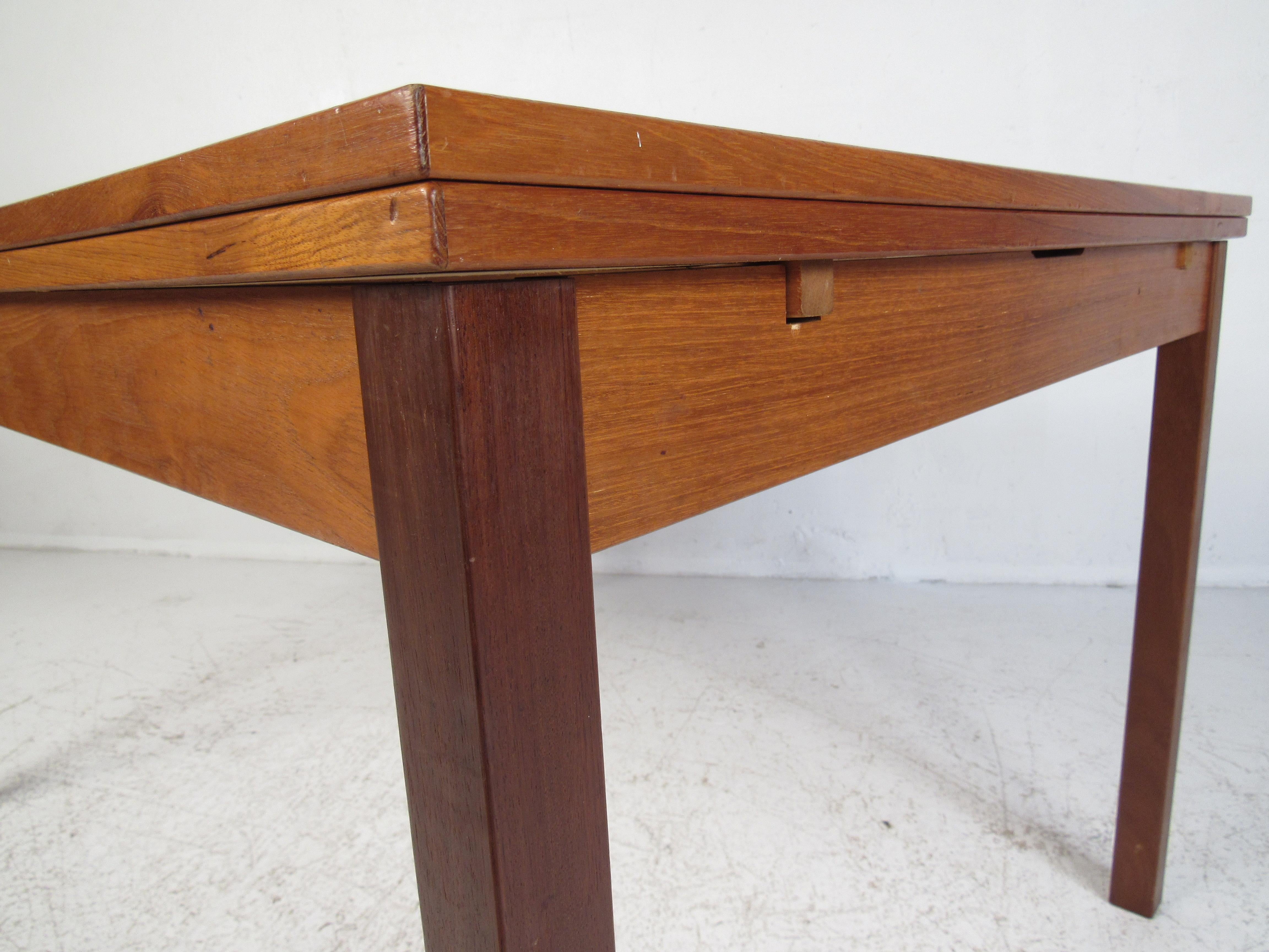Danish Modern Draw Leaf Dining Table by Ansager Mobler In Good Condition In Brooklyn, NY
