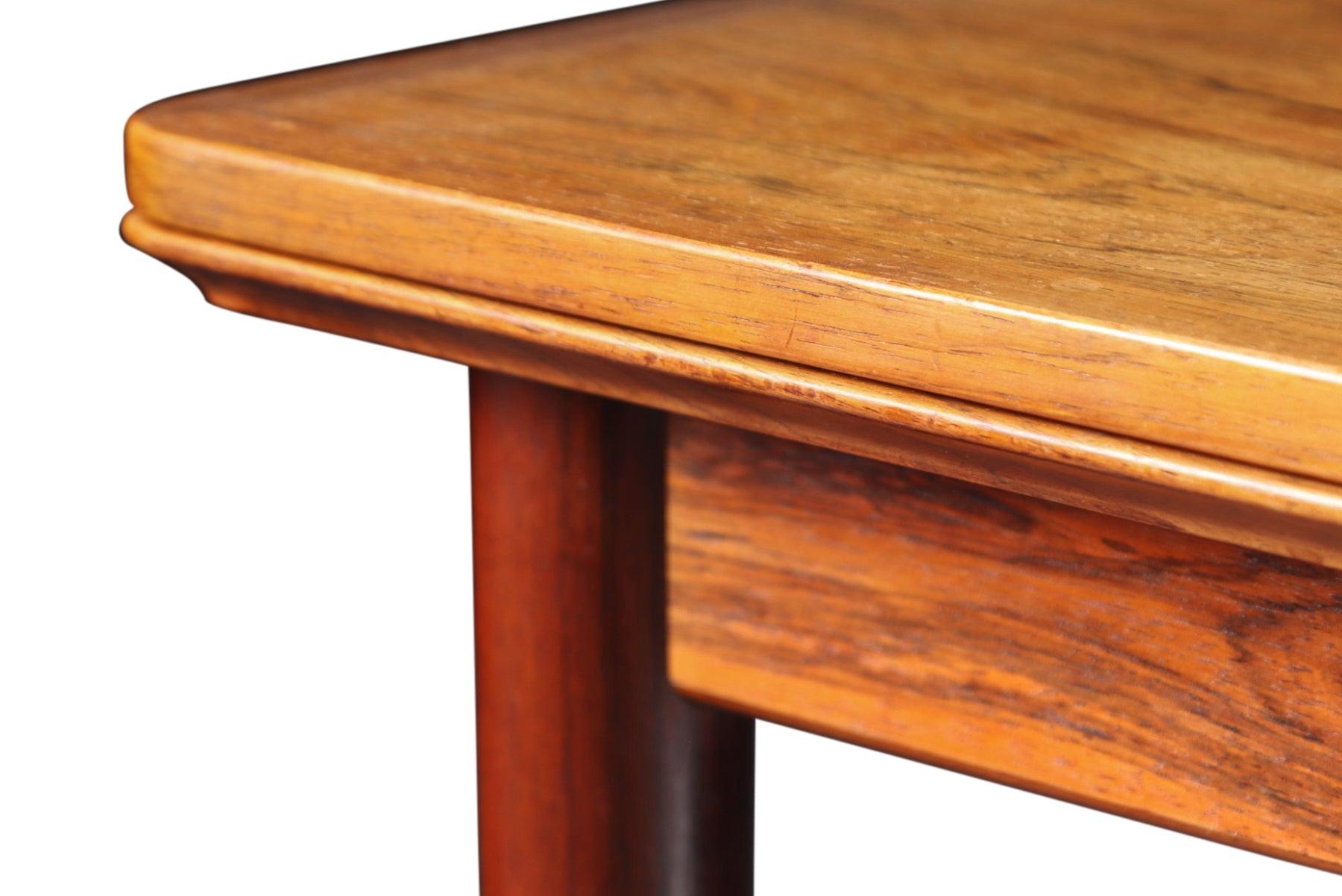 Danish Modern Draw Leaf Dining Table in Rosewood In Excellent Condition For Sale In Berkeley, CA