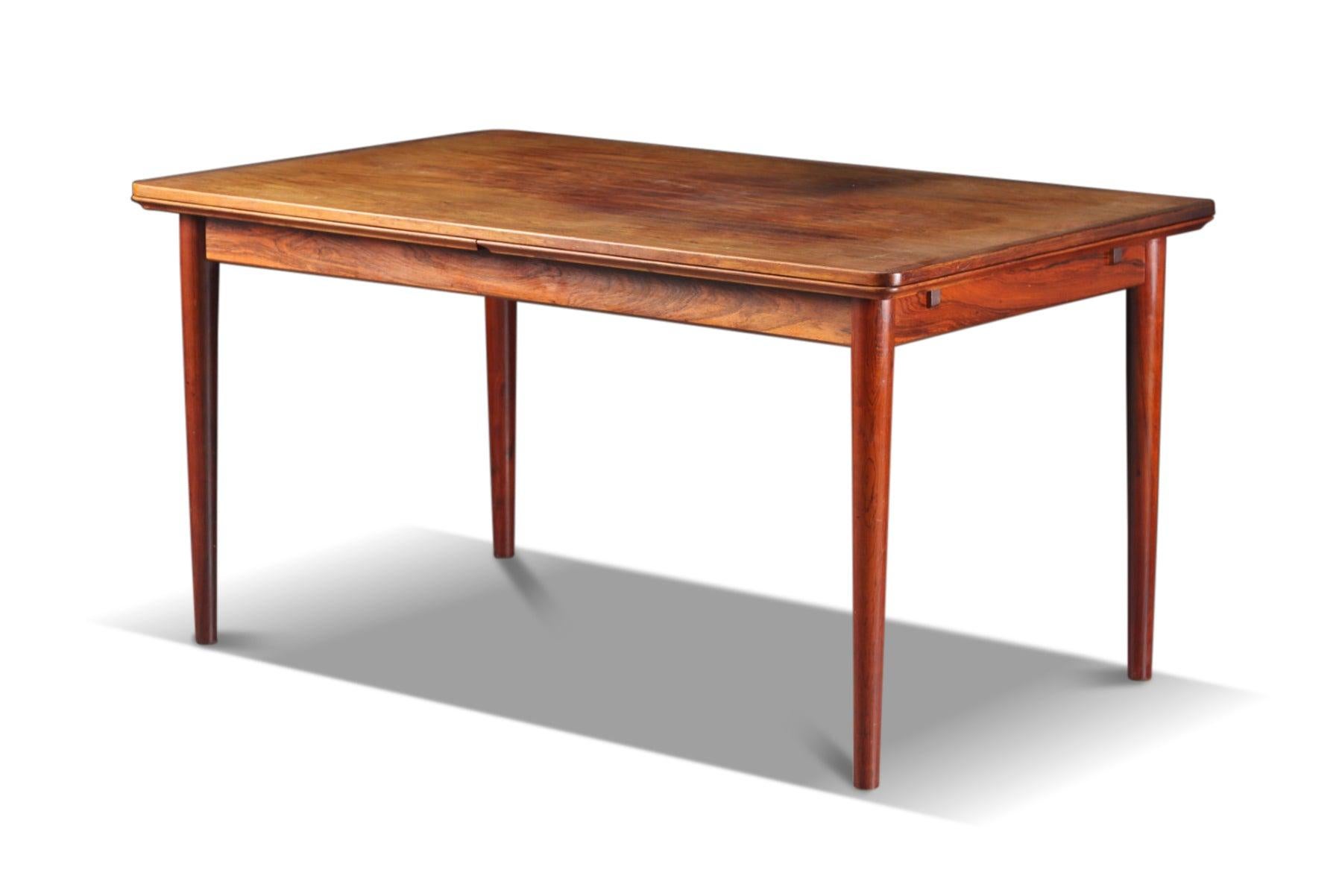 20th Century Danish Modern Draw Leaf Dining Table in Rosewood For Sale