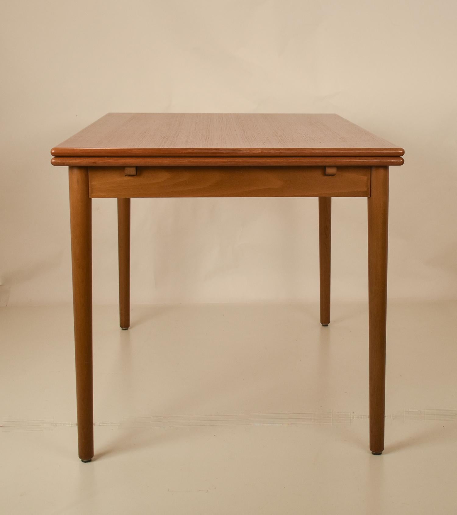Danish modern draw leaf teak extending dining table  manufactured by AM Møbler  For Sale 2
