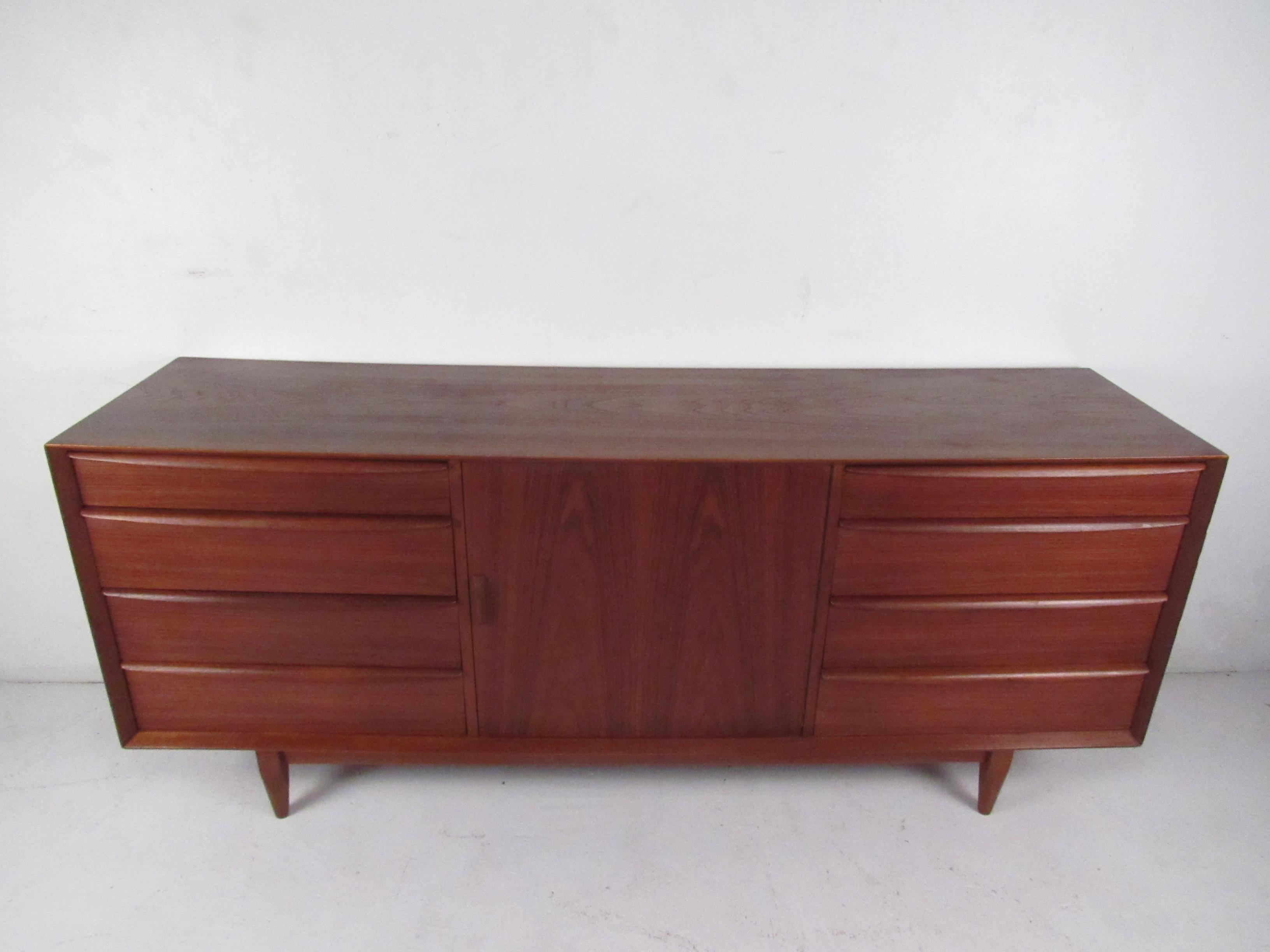Quality teak Danish modern dresser by Arne Wahl Iverson for Falster. Beautifully designed with multiple storage options, curved drawer pulls, dovetail construction, and tapered legs

Please confirm item location (NY or NJ) with dealer.