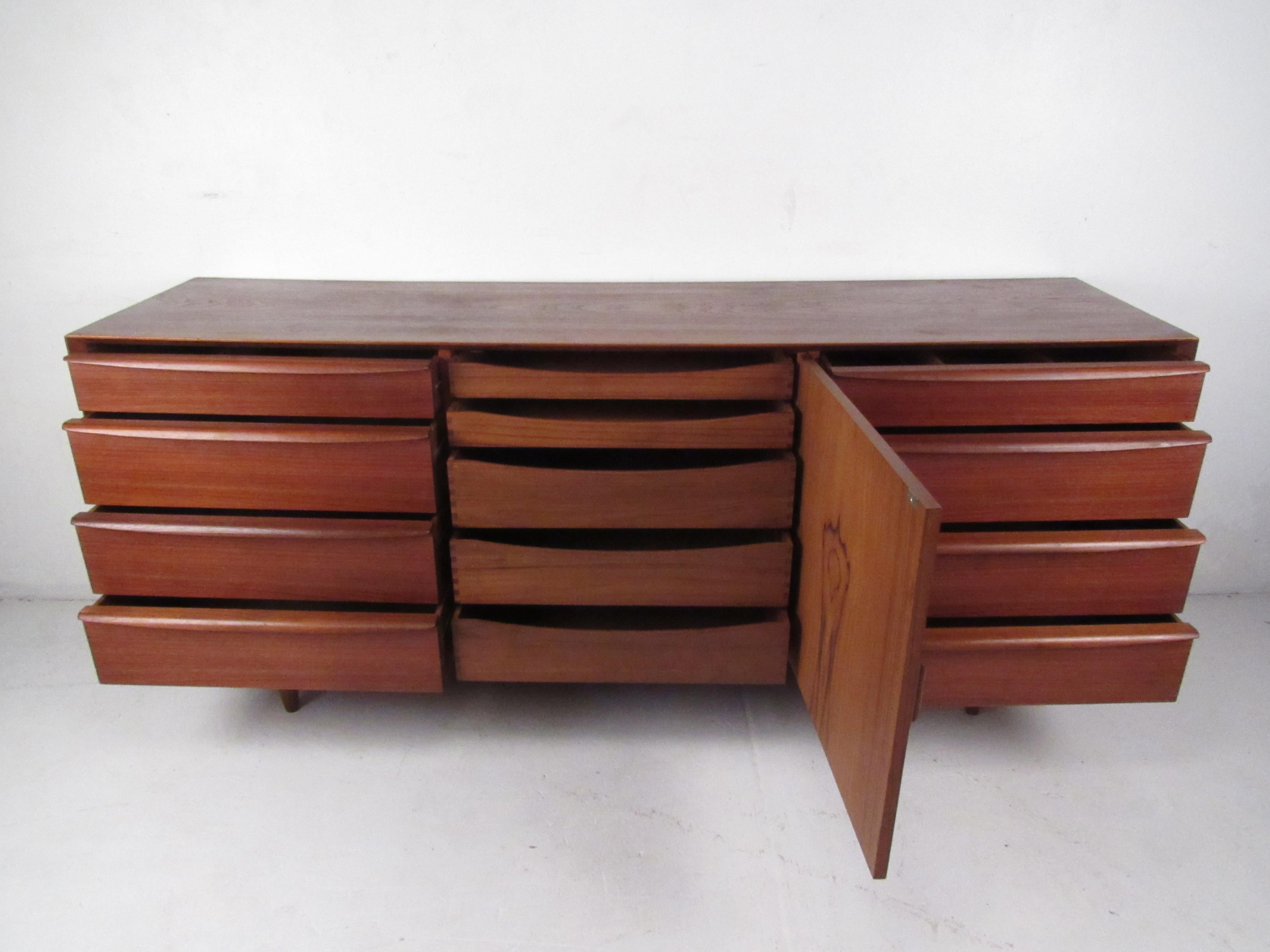 Danish Modern Dresser by Arne Wahl Iversen In Good Condition For Sale In Brooklyn, NY