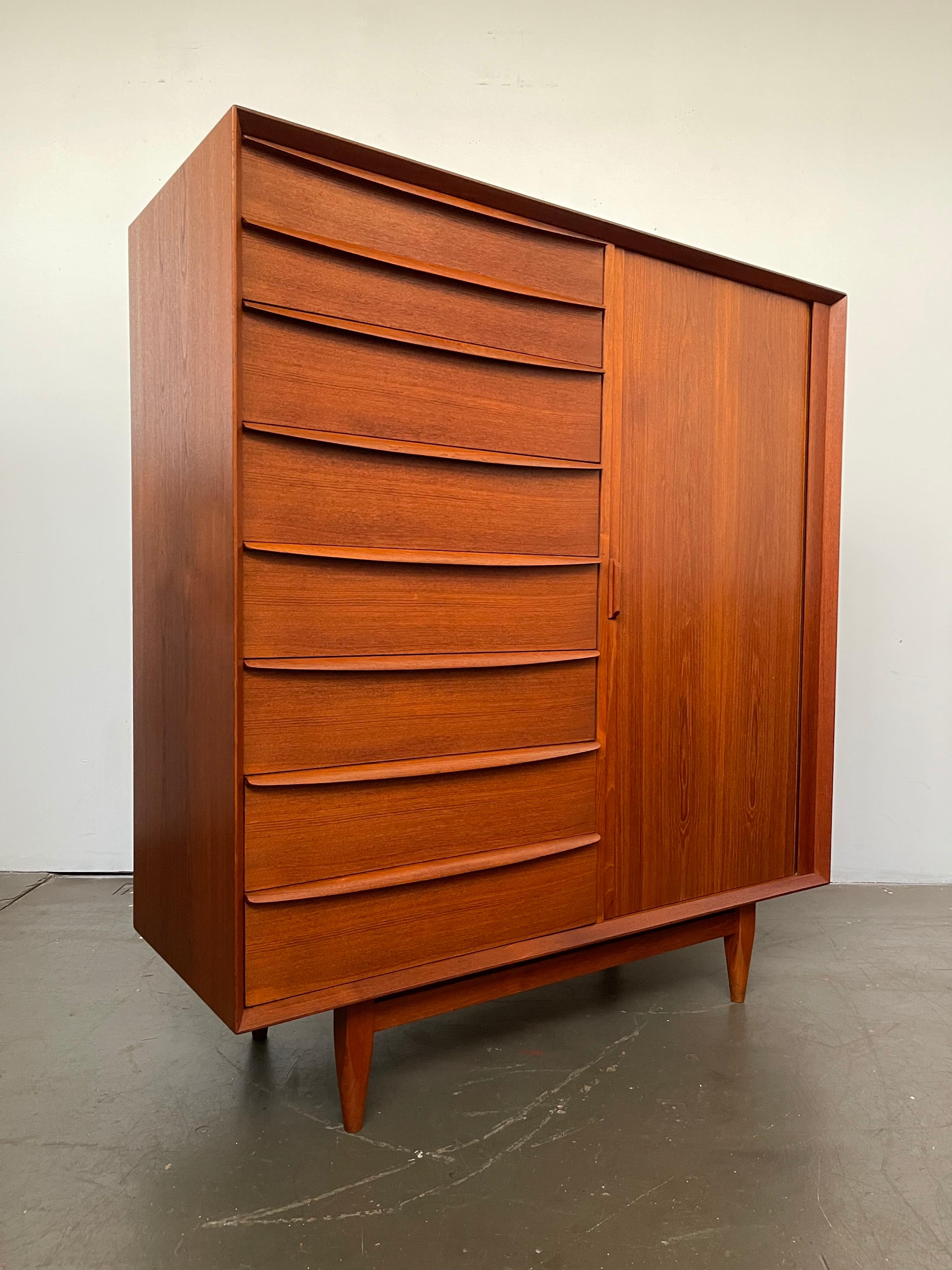 Danish Modern Dresser Large Chest by Arne Wahl Iversen for Falster 8
