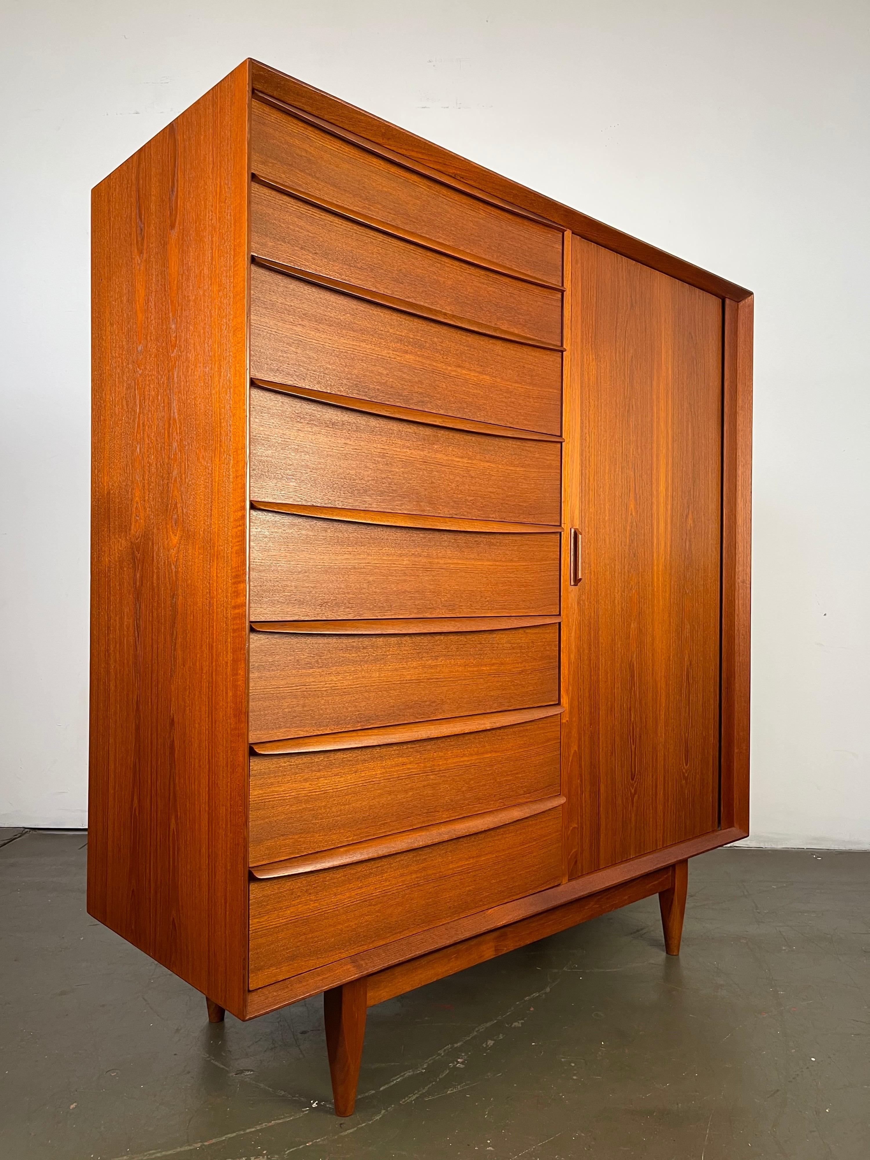 Danish Modern Dresser Large Chest by Arne Wahl Iversen for Falster In Good Condition In Framingham, MA