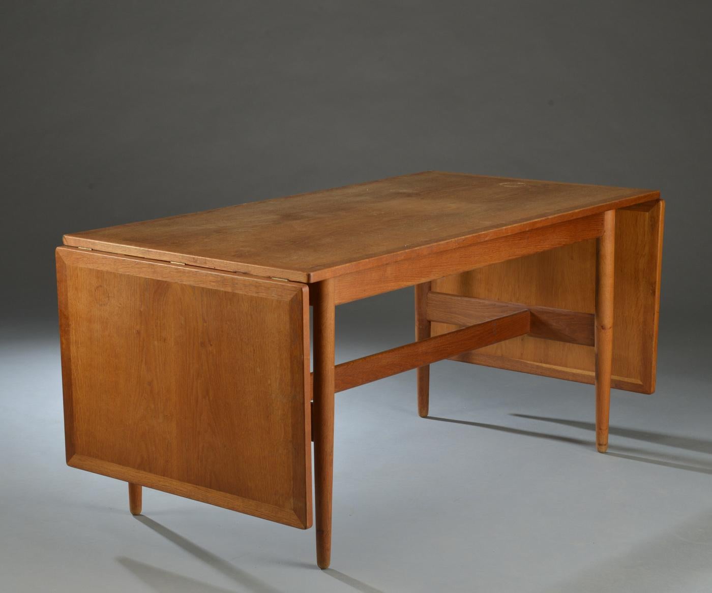 Long drop-leaf dining table of veneered oak, rectangular top with two drop leaves. 
Fully extended length, including the two leaves 102