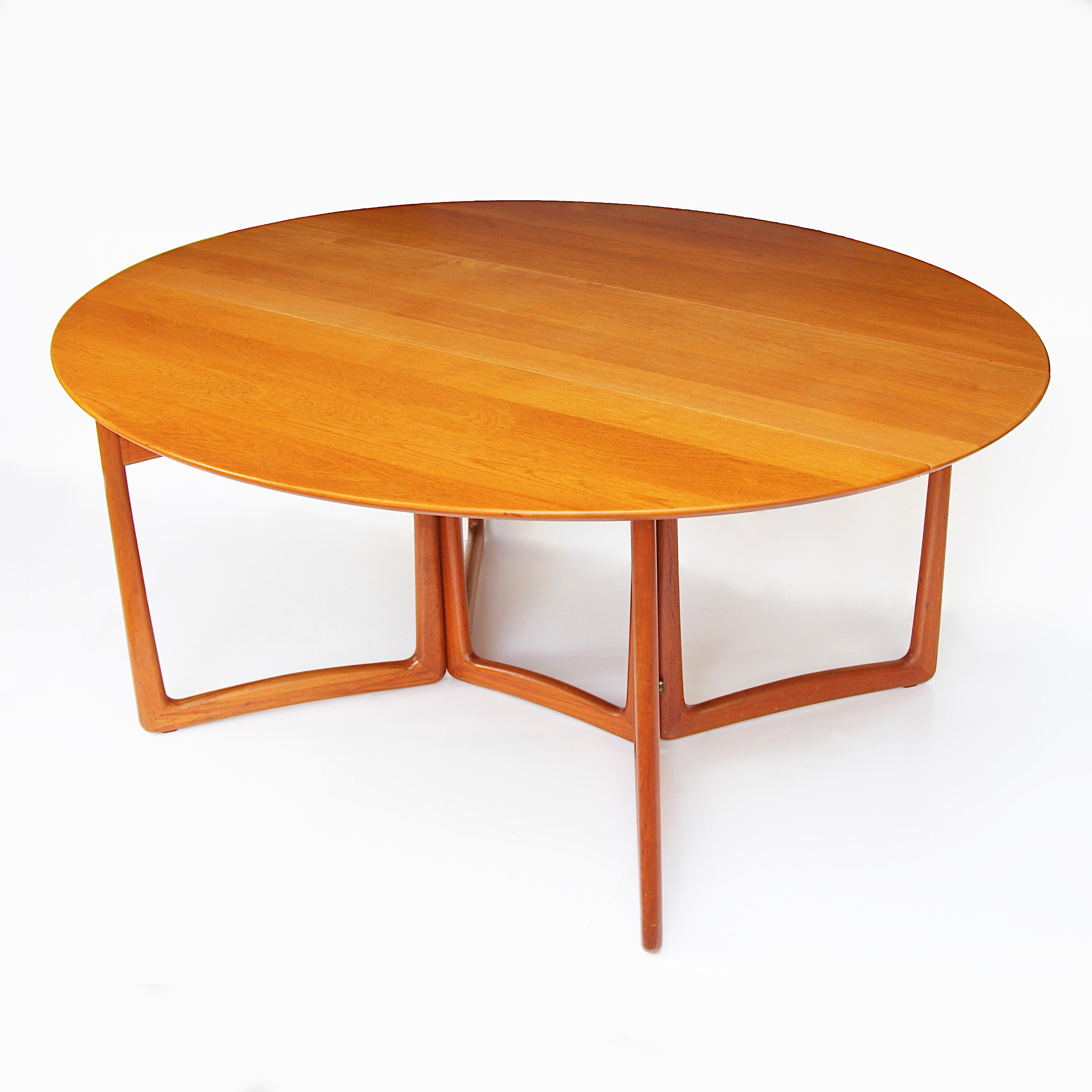 Danish Modern Drop-Leaf Oval Teak Dining Table by Peter Hvidt for France & Son In Excellent Condition In Lafayette, IN