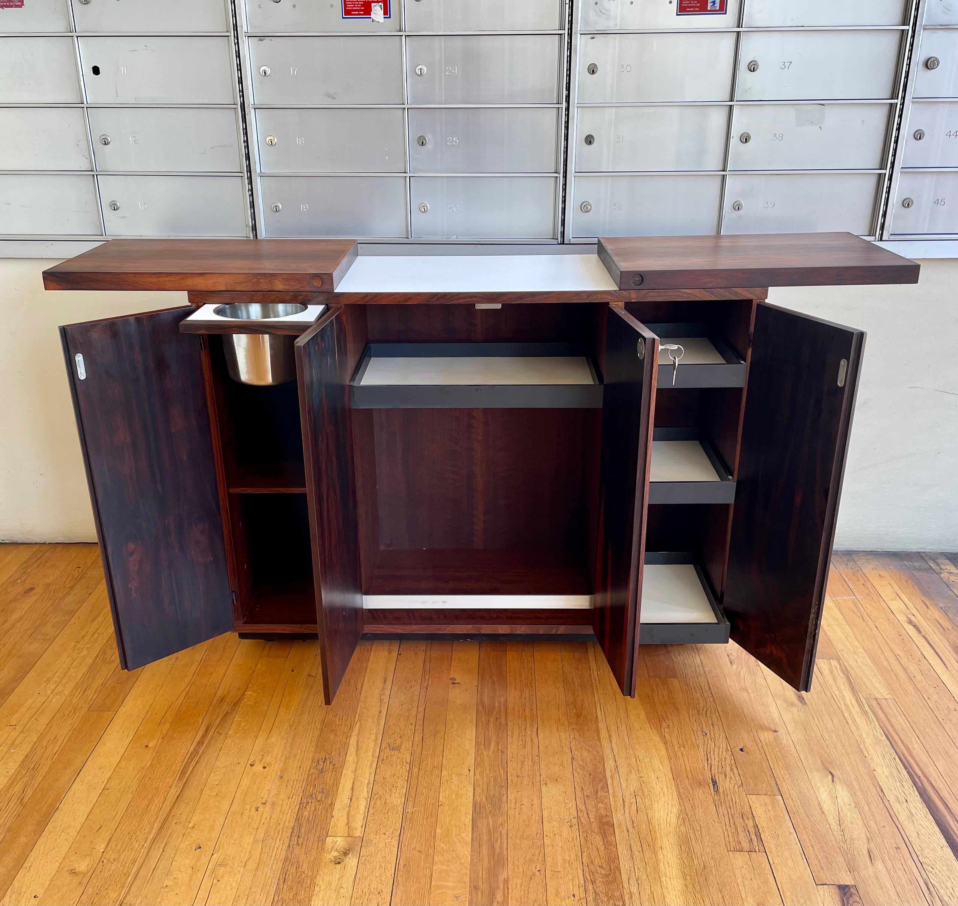 Danish Modern Dry Mini Bar Cabinet in Rosewood by Dyrlund In Excellent Condition In San Diego, CA