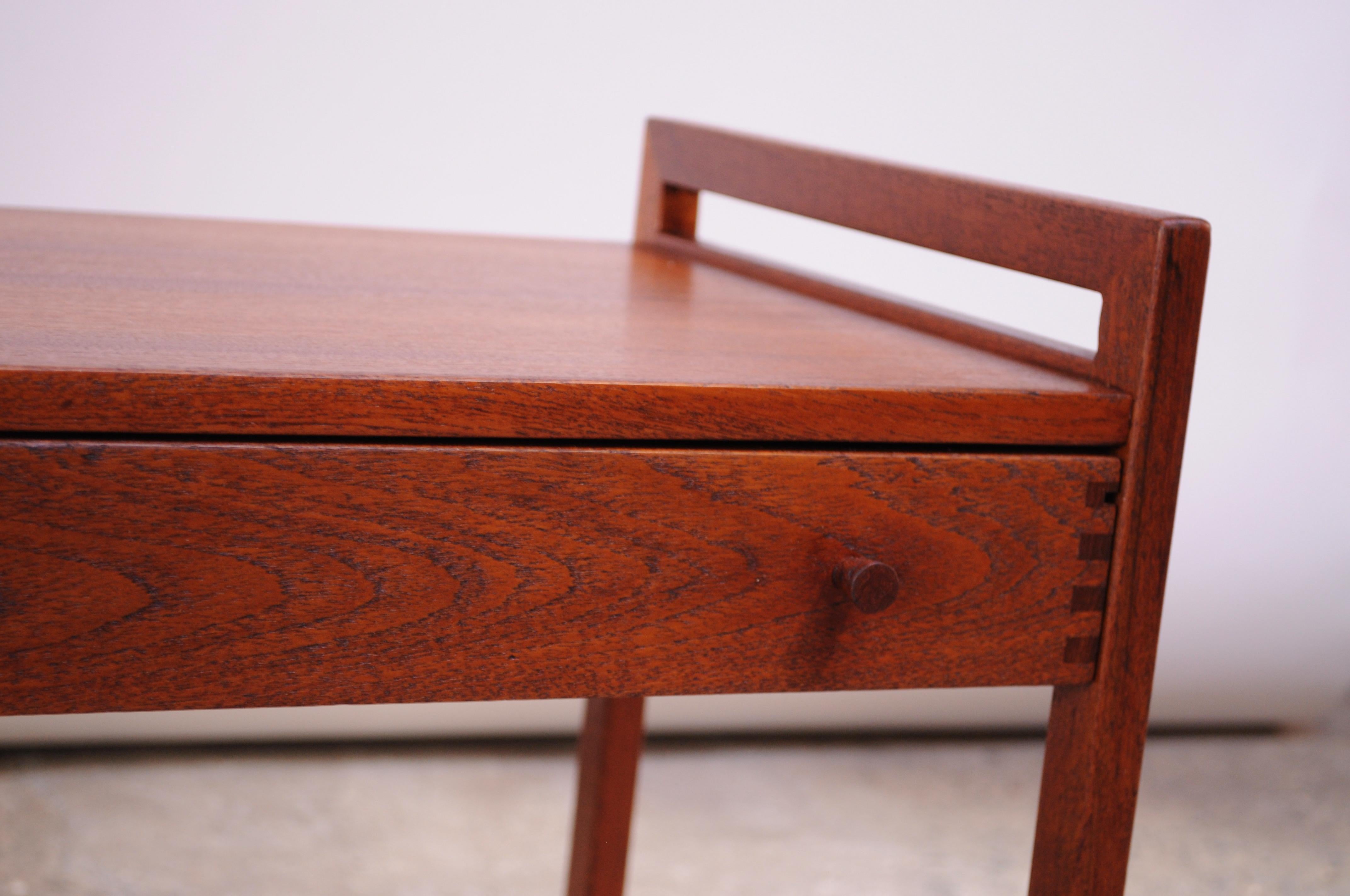 Danish Modern Dual-Drawer Teak Media Stand im Angebot 8