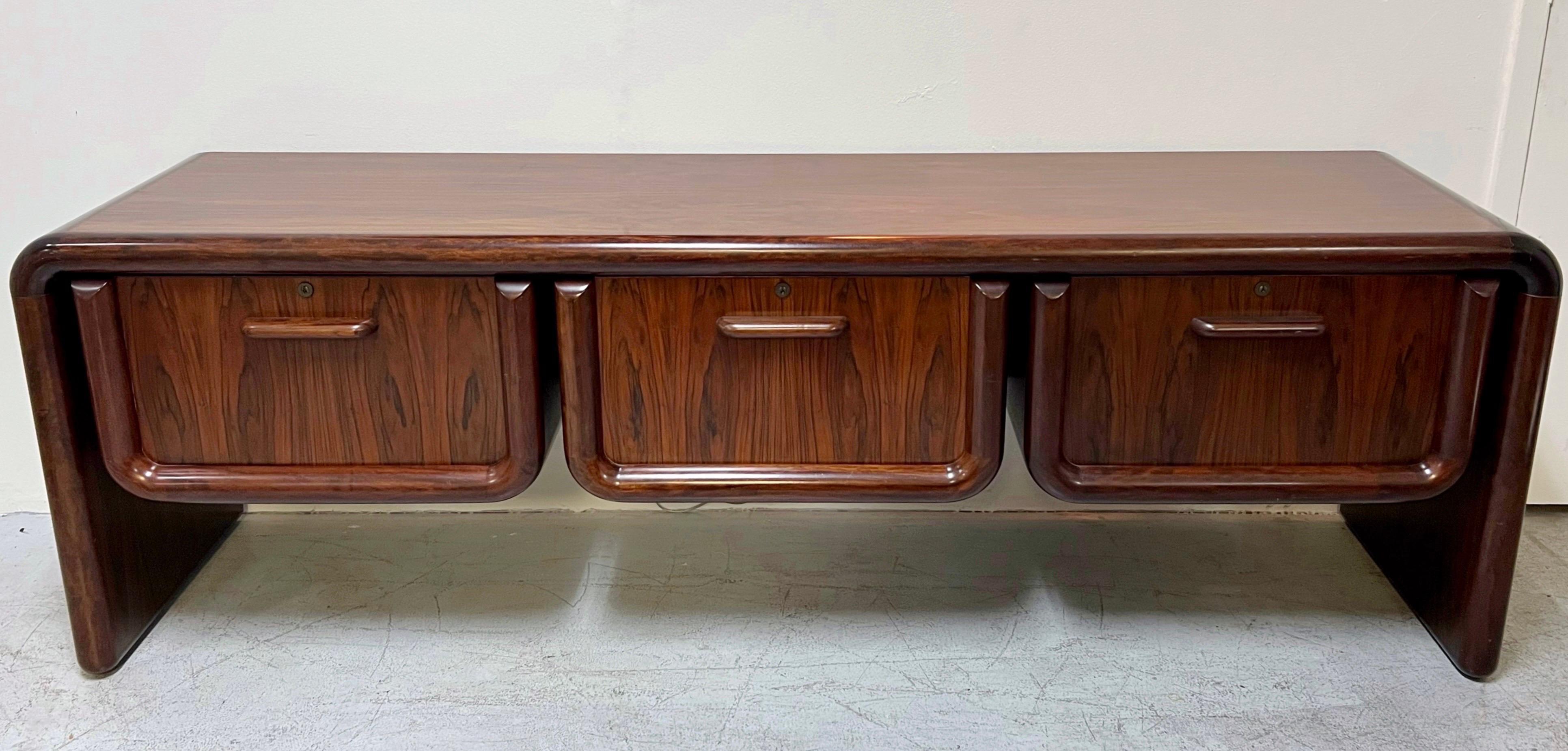 Danish Modern Dyrlund Rosewood Credenza Cabinet Sideboard In Good Condition For Sale In Miami, FL