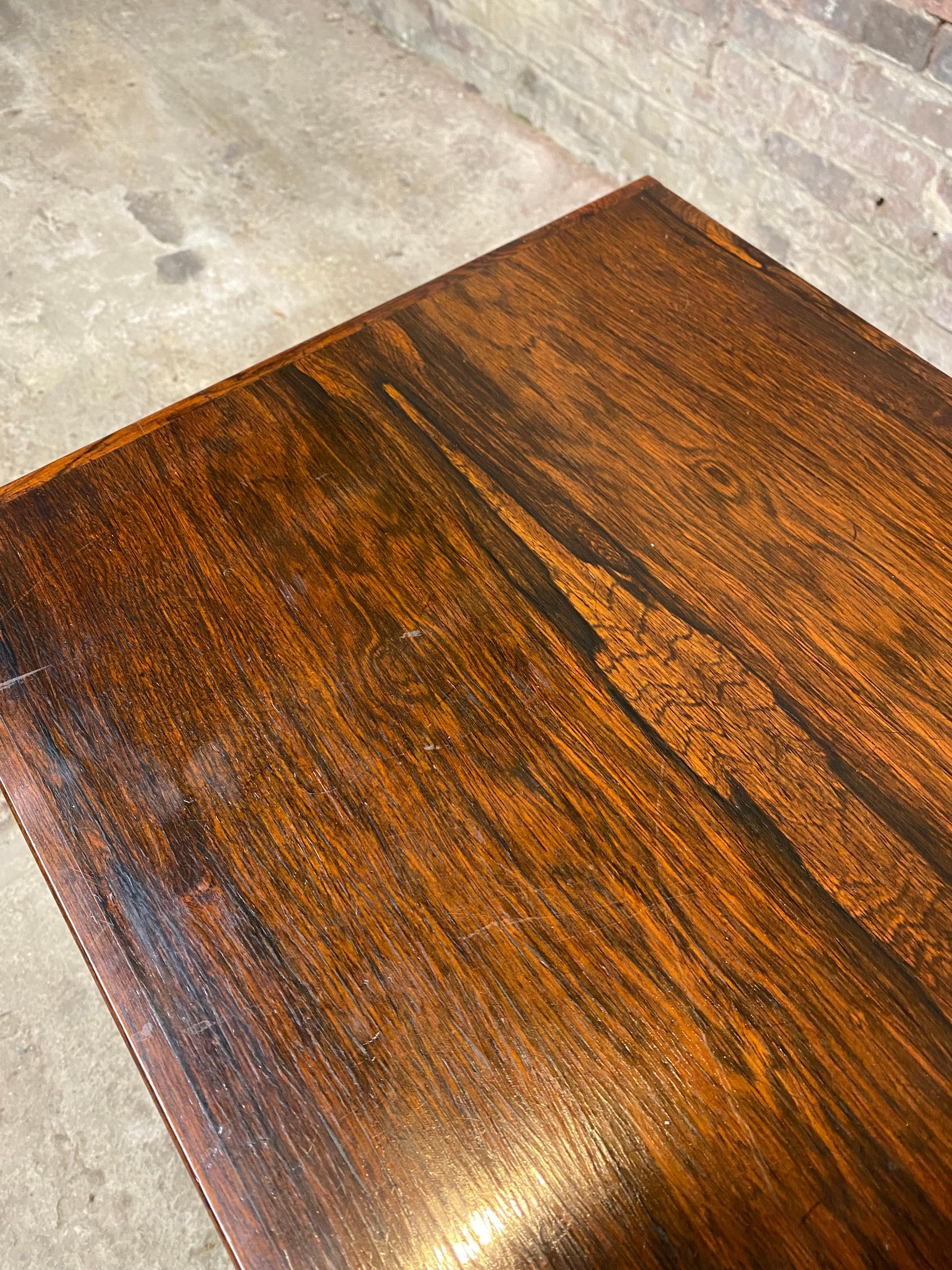 Credenza moderna danese Dyrlund a tre ante scorrevoli in legno di palissandro in vendita 10