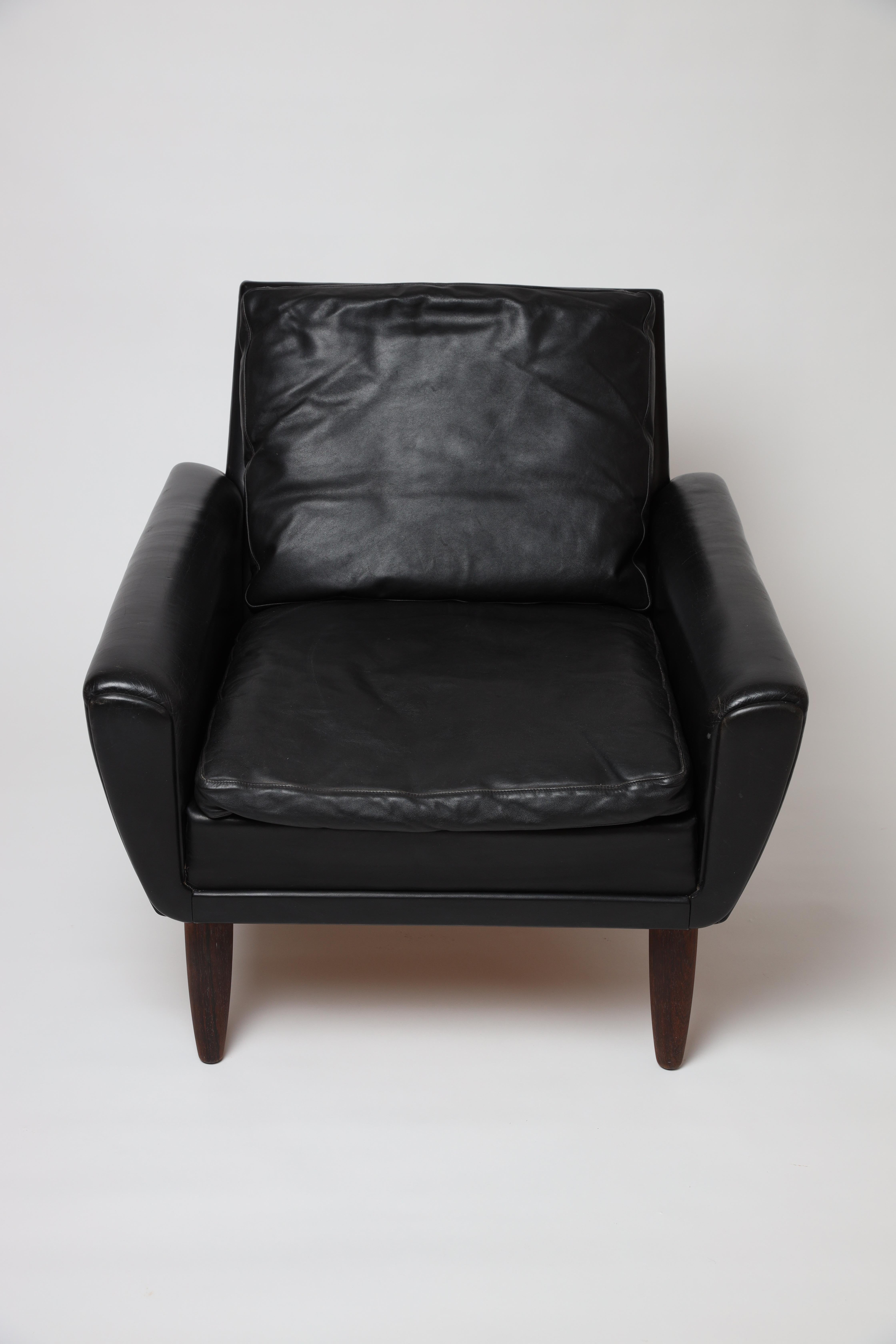 Scandinavian Modern Danish Modern Easy Chair by Georg Thams in Black Leather and Rosewood Legs, 1964