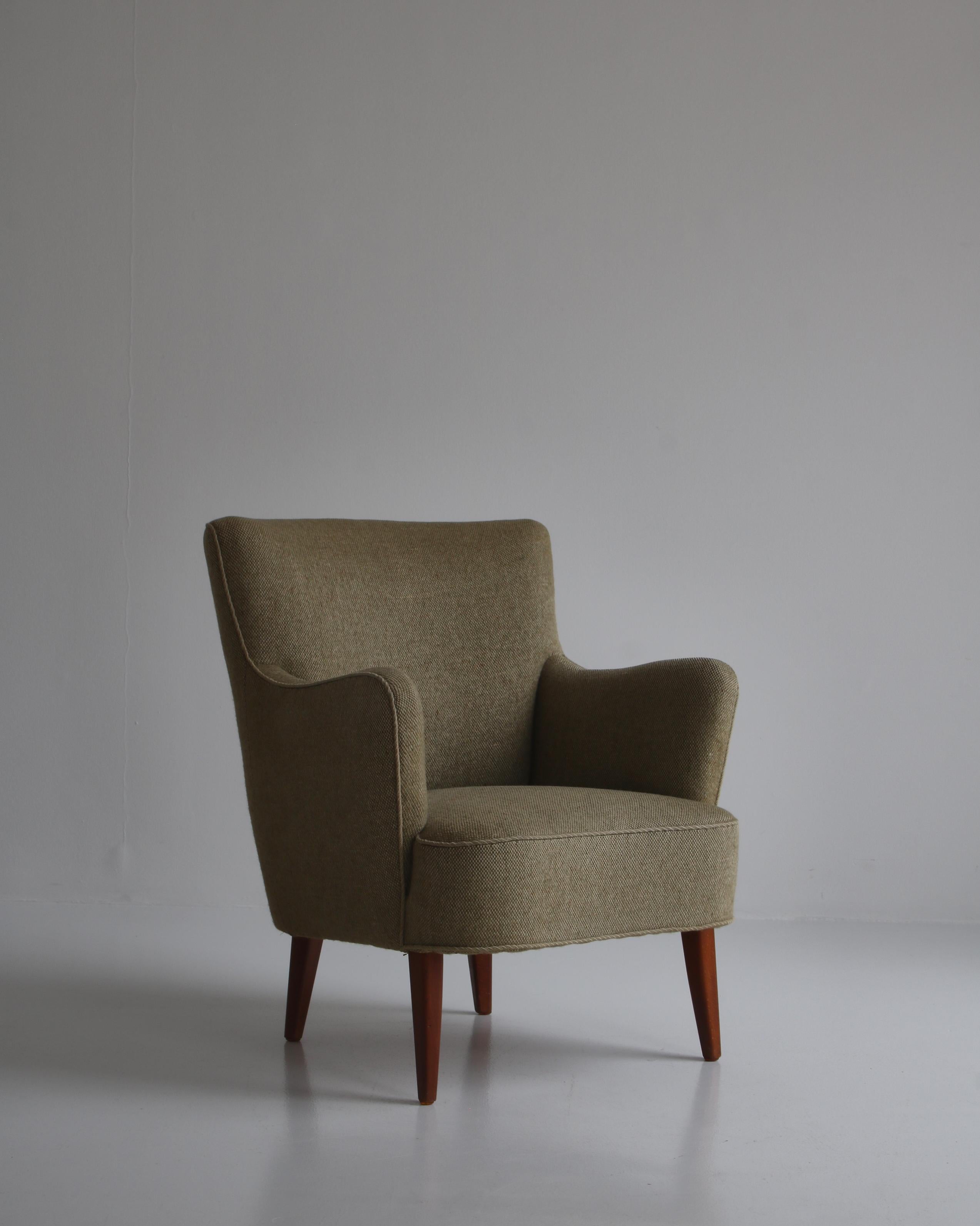 Scandinave moderne Fauteuil moderne danois en hêtre et rembourrage en laine par Hvidt & Mølgaard, années 1950 en vente