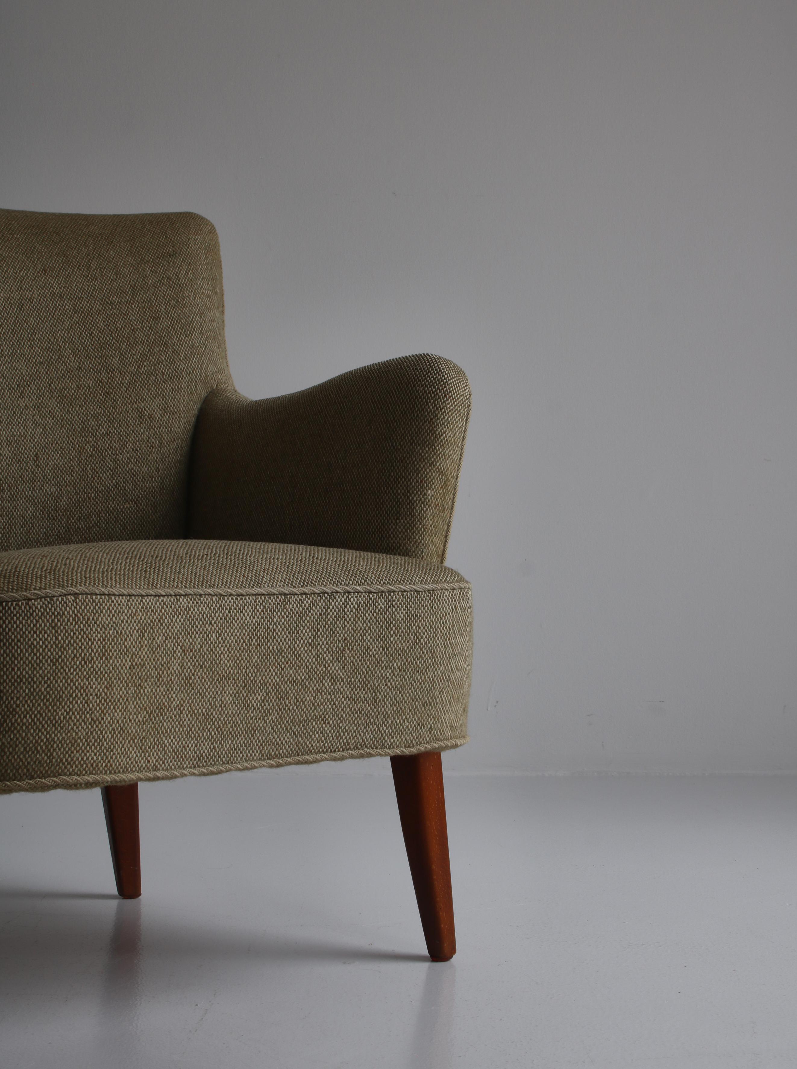 Danois Fauteuil moderne danois en hêtre et rembourrage en laine par Hvidt & Mølgaard, années 1950 en vente