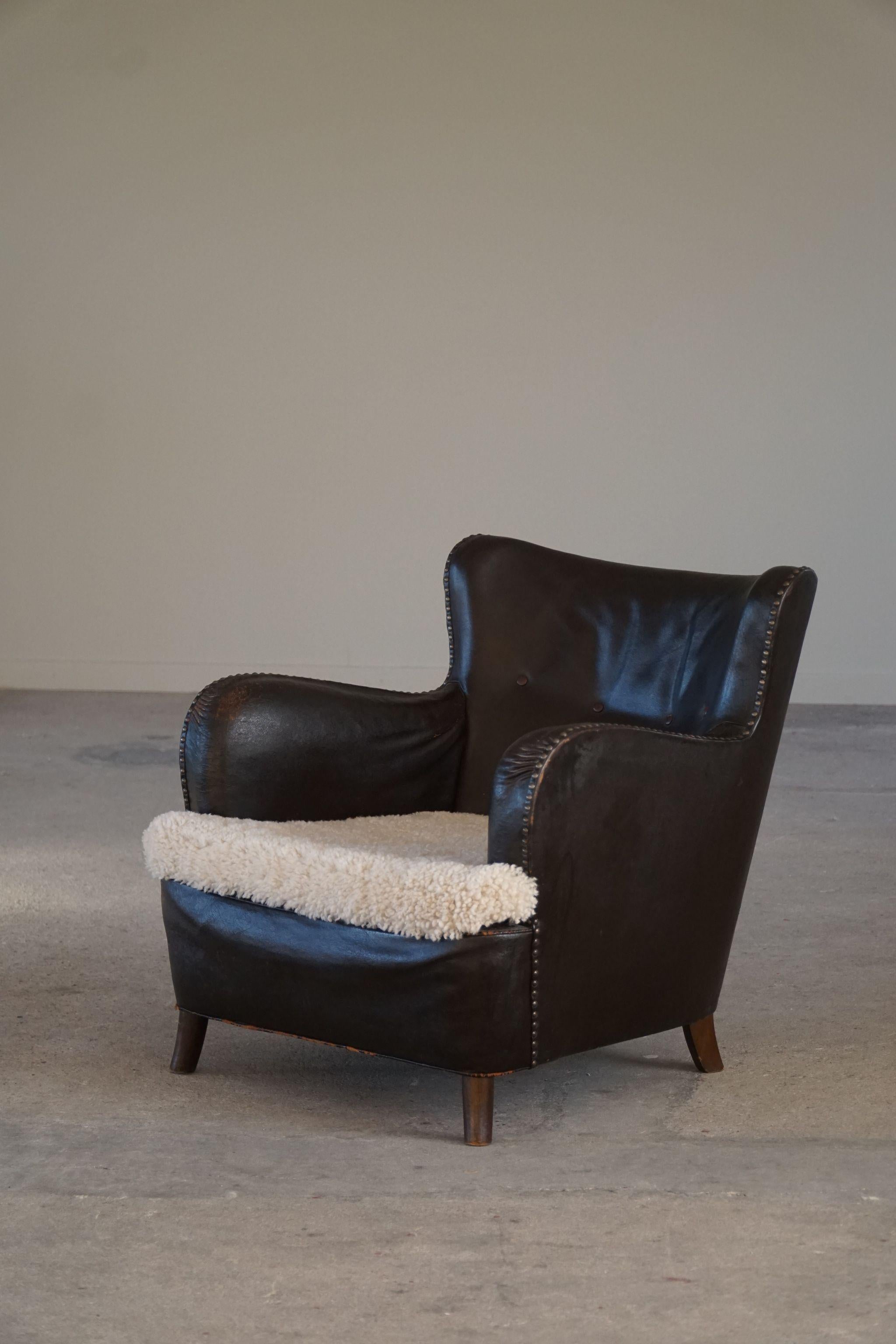 Danish Modern Easy Chair in Leather & Lambswool, Fritz Hansen, Made in 1930s For Sale 7