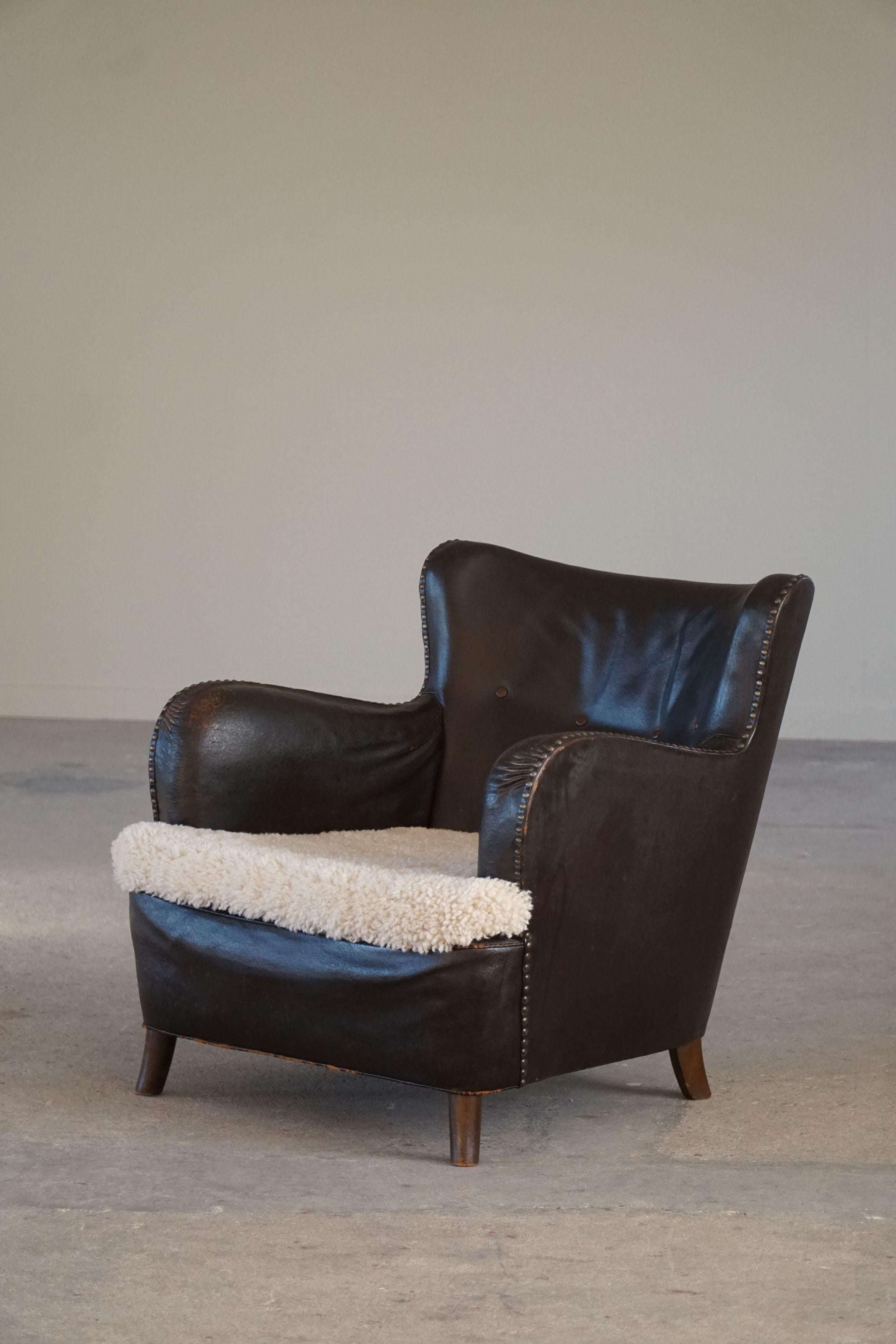 Art Deco Danish Modern Easy Chair in Leather & Lambswool, Fritz Hansen, Made in 1930s For Sale