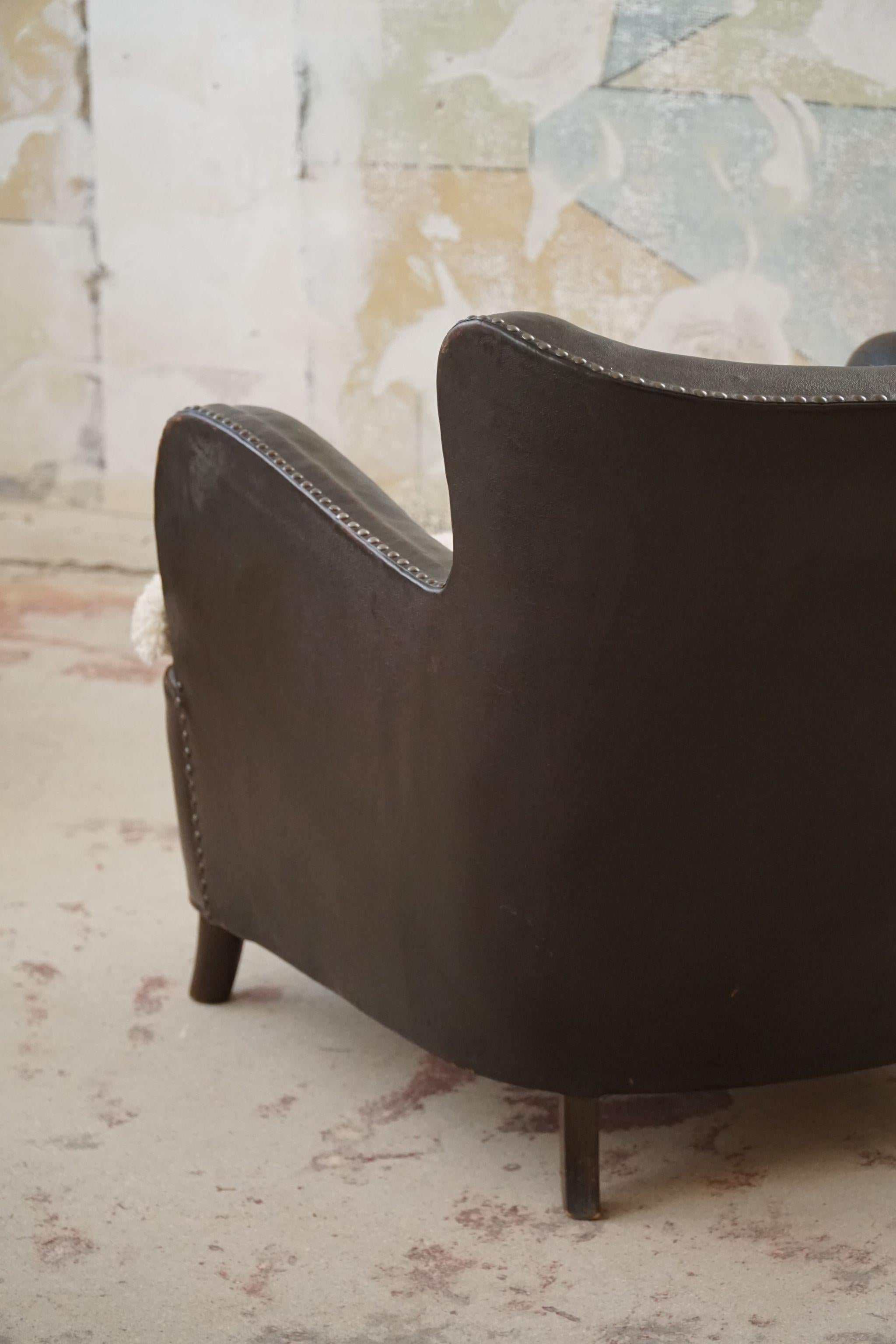 20th Century Danish Modern Easy Chair in Leather & Lambswool, Fritz Hansen, Made in 1930s For Sale