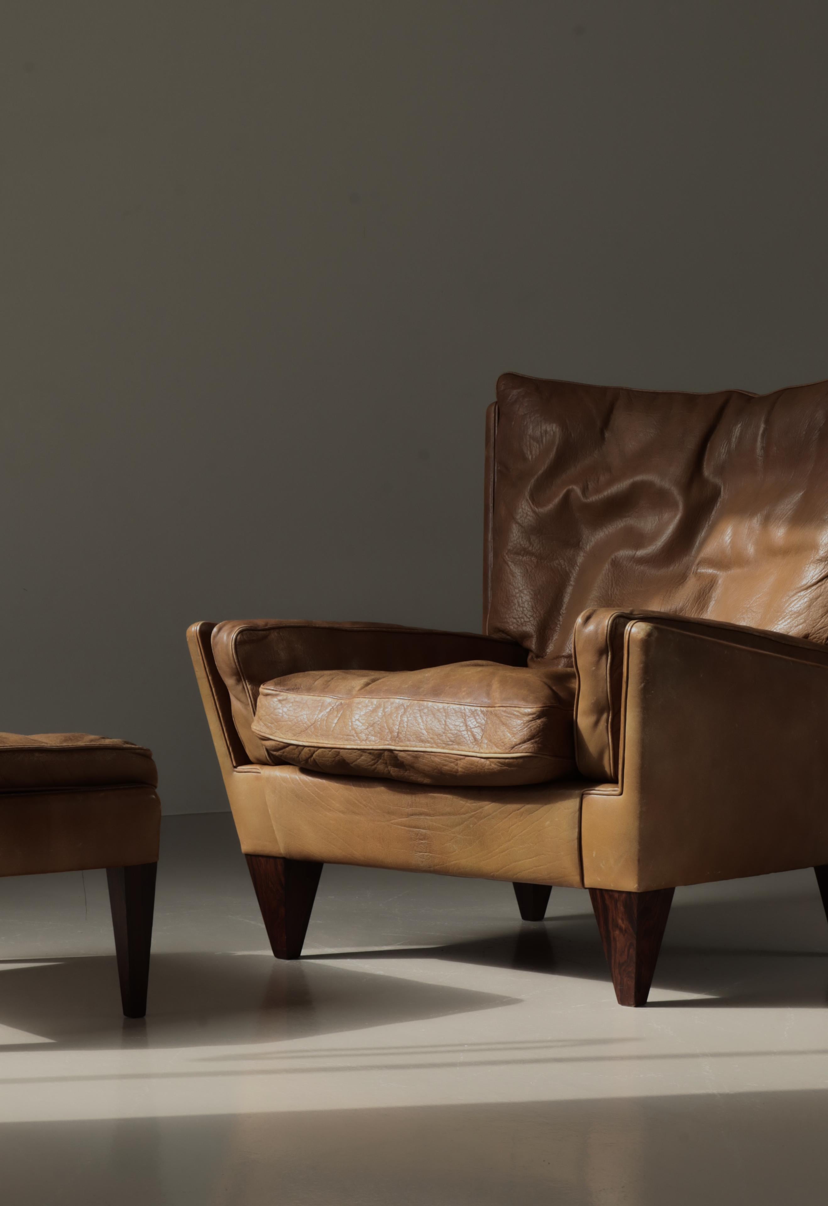 Rarissima poltrona di grandi dimensioni di produzione originale, modello 