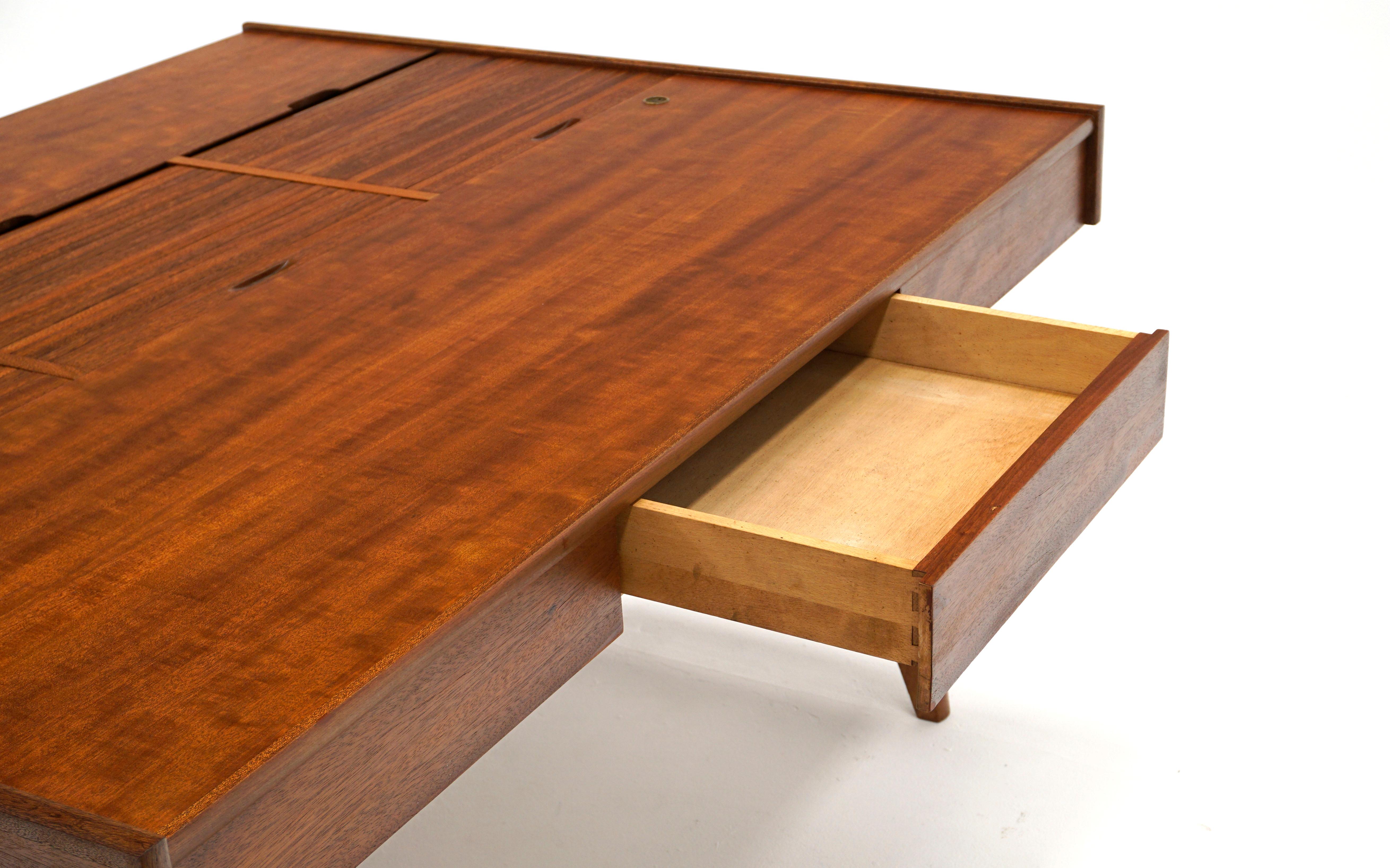 Dänischer moderner „Eden“ Partner-Schreibtisch der dänischen Moderne, große Oberfläche mit Rollplatte, Schränke im Angebot 2