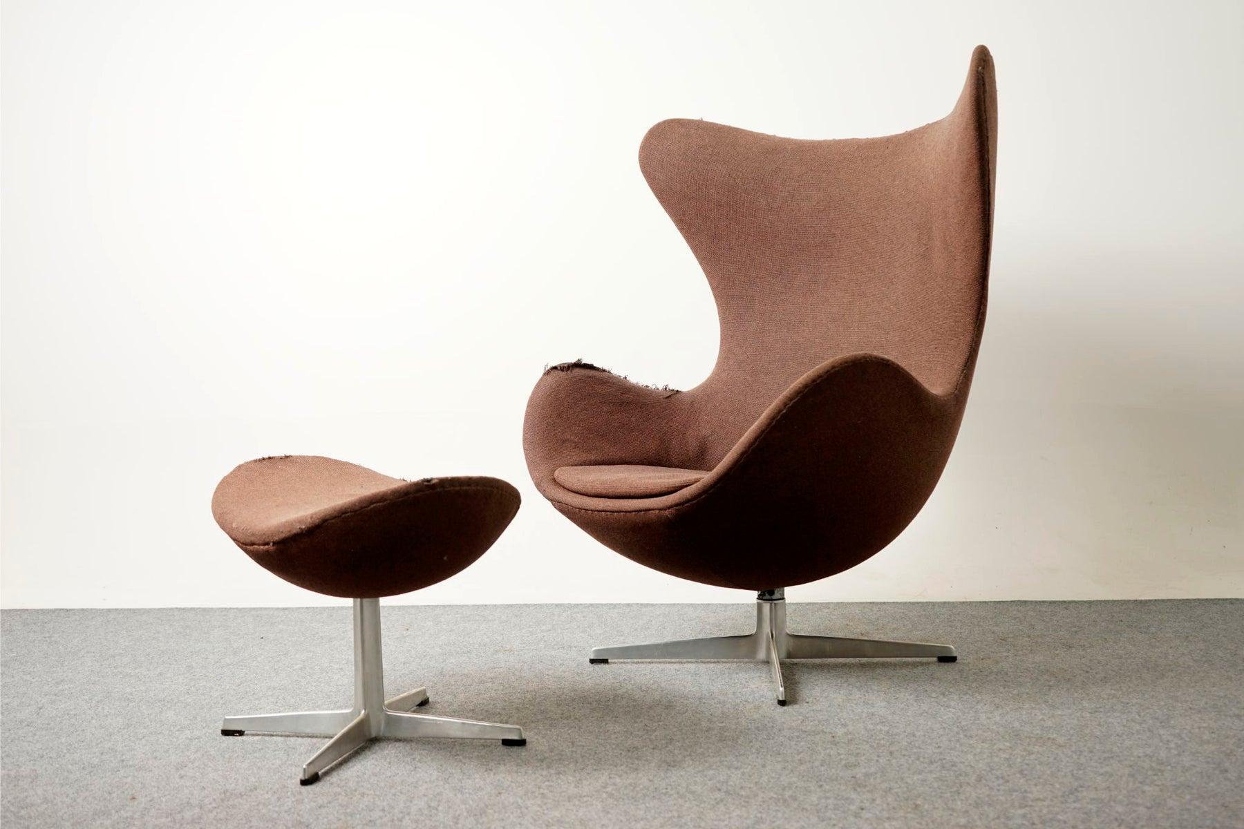 Chaise et pouf danoise moderne avec œuf d'Arne Jacobsen pour Fritz Hansen 3