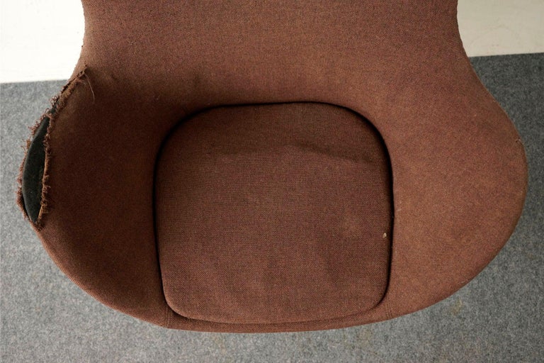 Scandinavian Modern Danish Modern Egg Chair & Footstool by Arne Jacobsen for Fritz Hansen For Sale