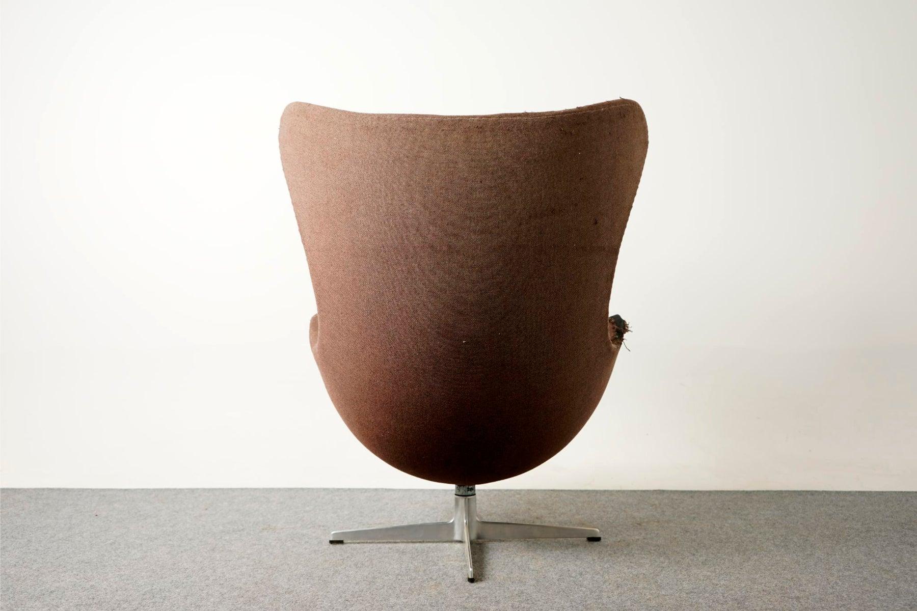 Danish Modern Egg Chair & Footstool by Arne Jacobsen for Fritz Hansen In Distressed Condition In VANCOUVER, CA