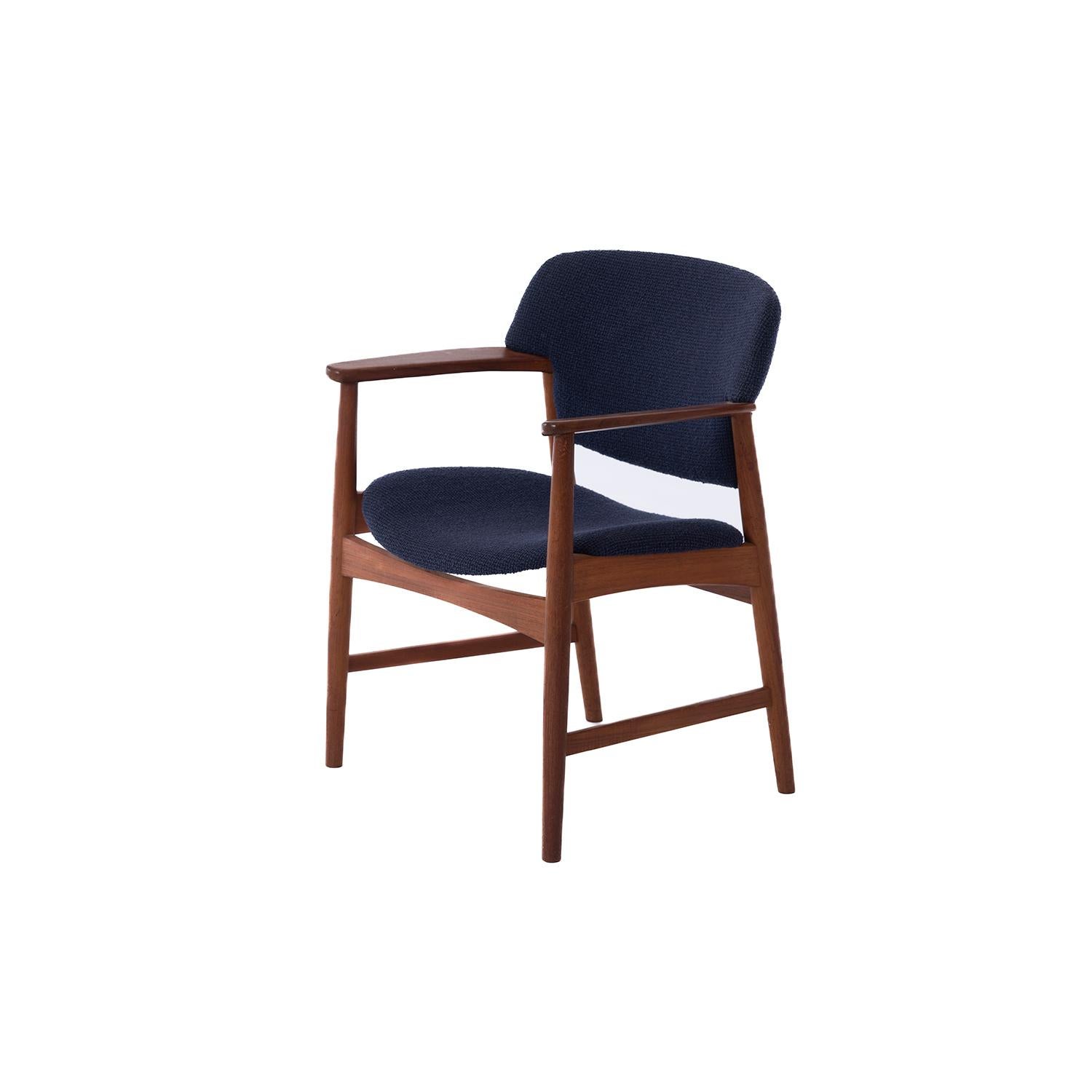 Scandinavian Danish Modern Ejner Larsen & Aksel B. Madsen Occasional Chair For Sale