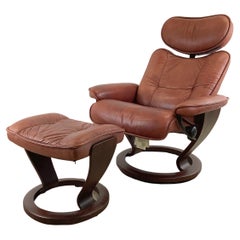 Danish Modern Ekornes Stressless Admiral Liege mit Ottomane