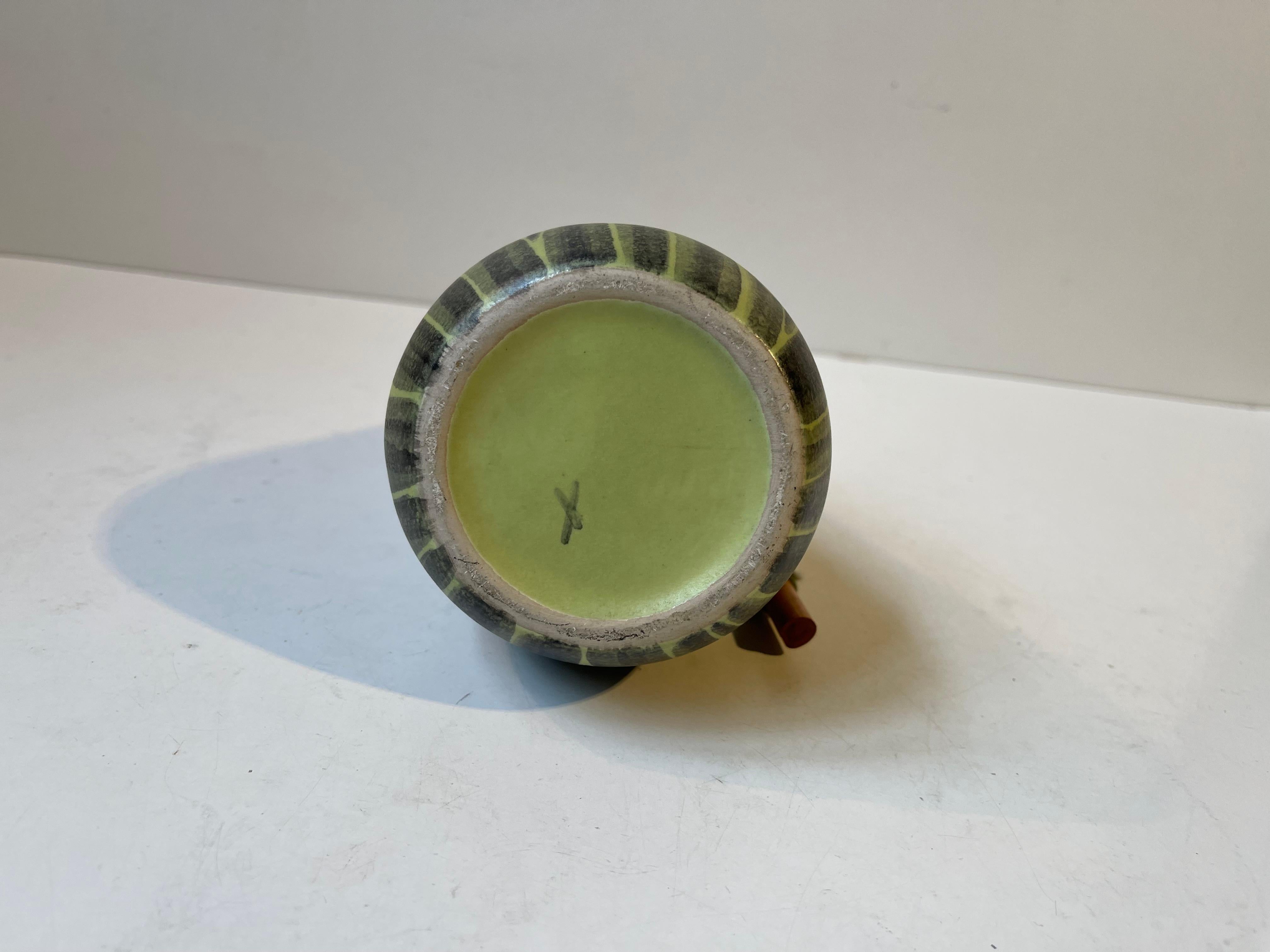 Ceramica Vaso moderno danese Elisabeth Loholt in ceramica con manico in bambù, anni '50 in vendita