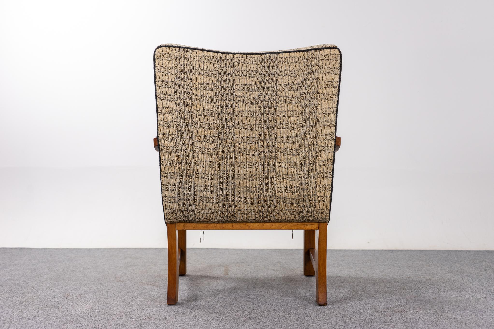 Danish Modern Elm Lounge Chair  For Sale 5