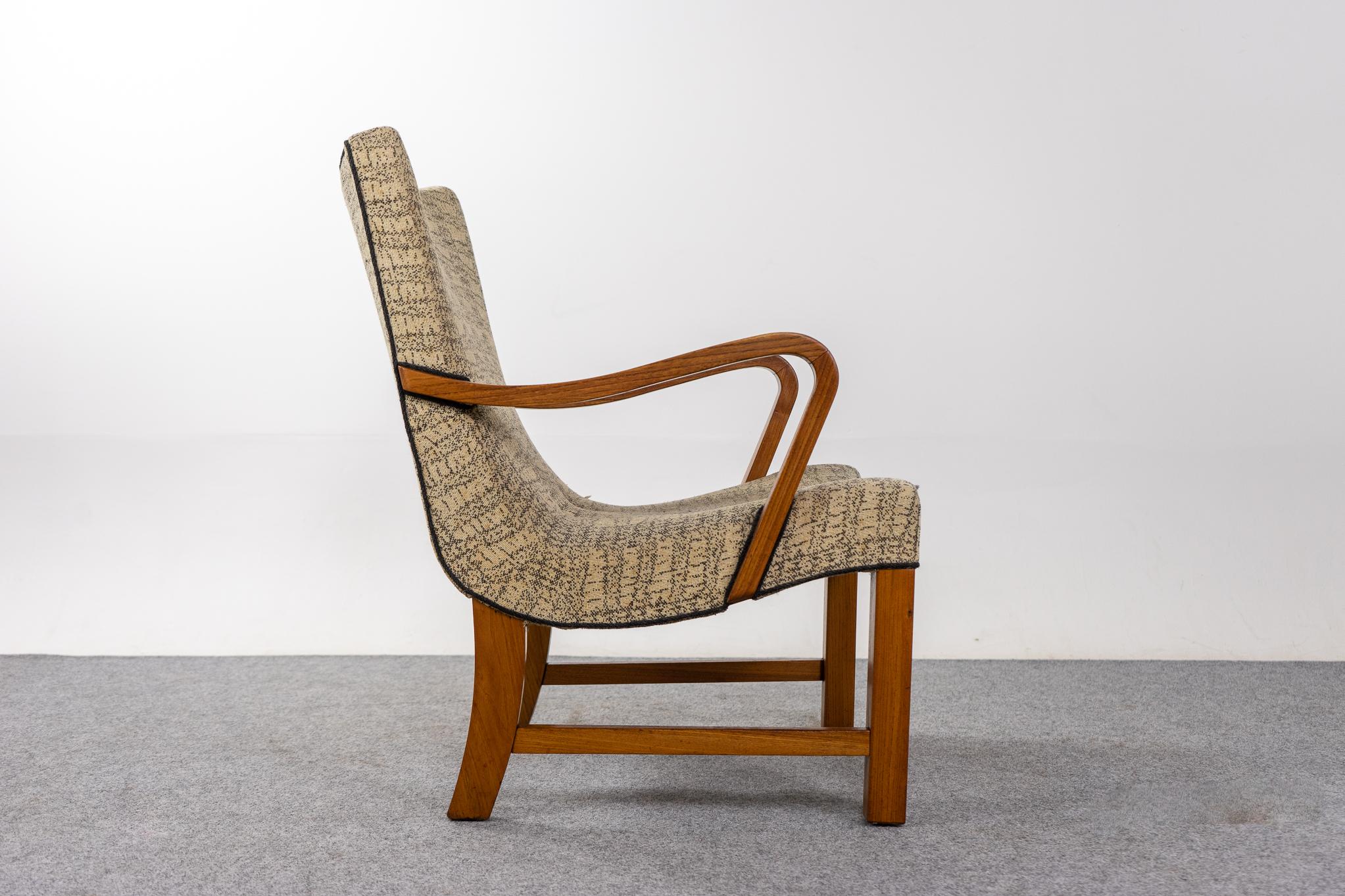 Danish Modern Elm Lounge Chair  For Sale 1