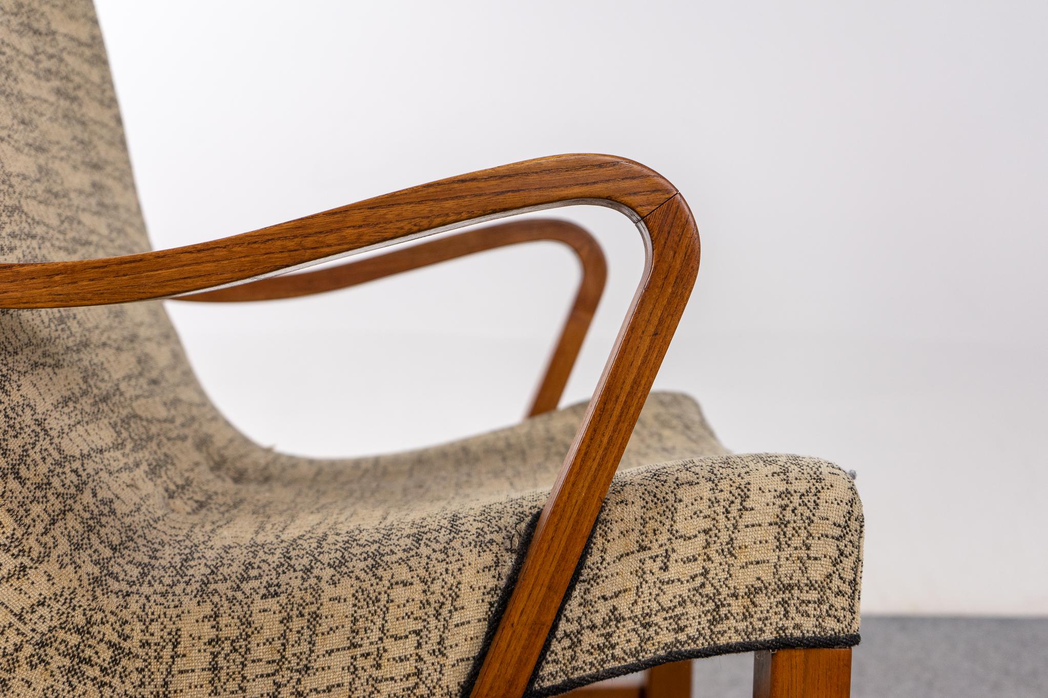 Danish Modern Elm Lounge Chair  For Sale 2