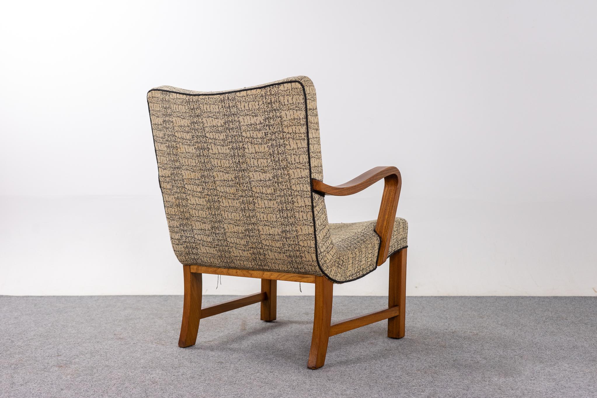 Danish Modern Elm Lounge Chair  For Sale 3