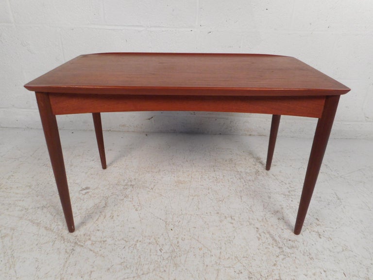Mid-Century Modern Danish Modern End Table For Sale