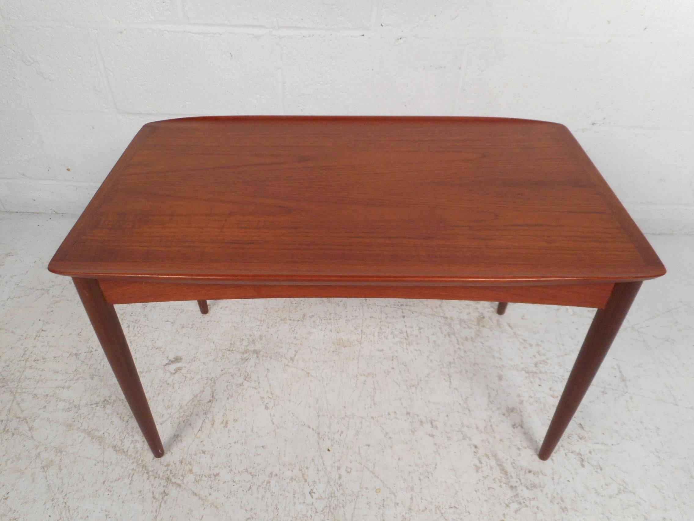 Danish Modern End Table In Good Condition In Brooklyn, NY