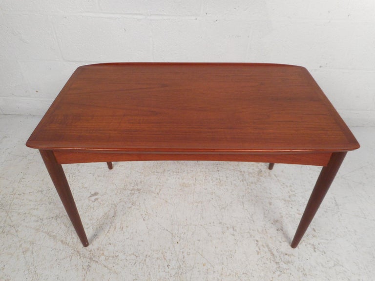 Danish Modern End Table In Good Condition For Sale In Brooklyn, NY