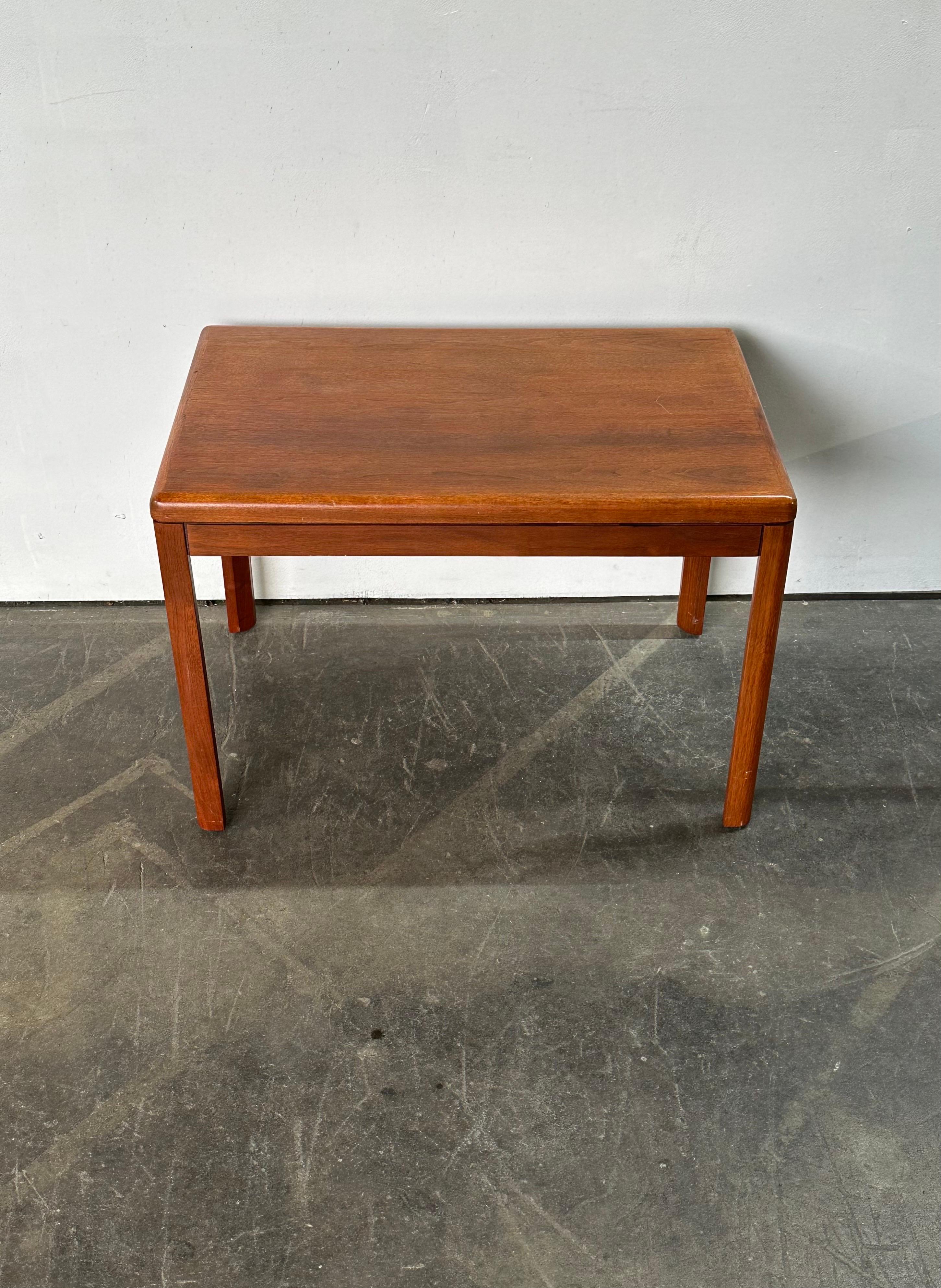 Danish Modern End Table in Teak For Sale 5